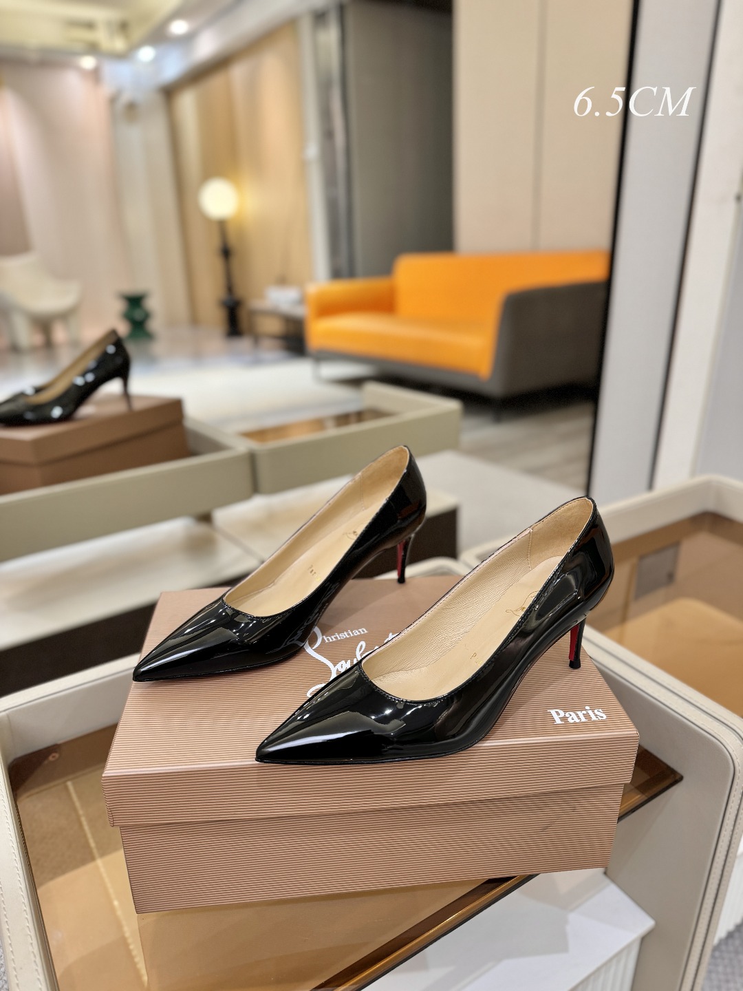 漆皮 单鞋（经典款）质感立体穿出时尚芭莎的气质优质皮里更加柔软透气，无敌瘦腿，穿上立马拉升腿的长度～涵深