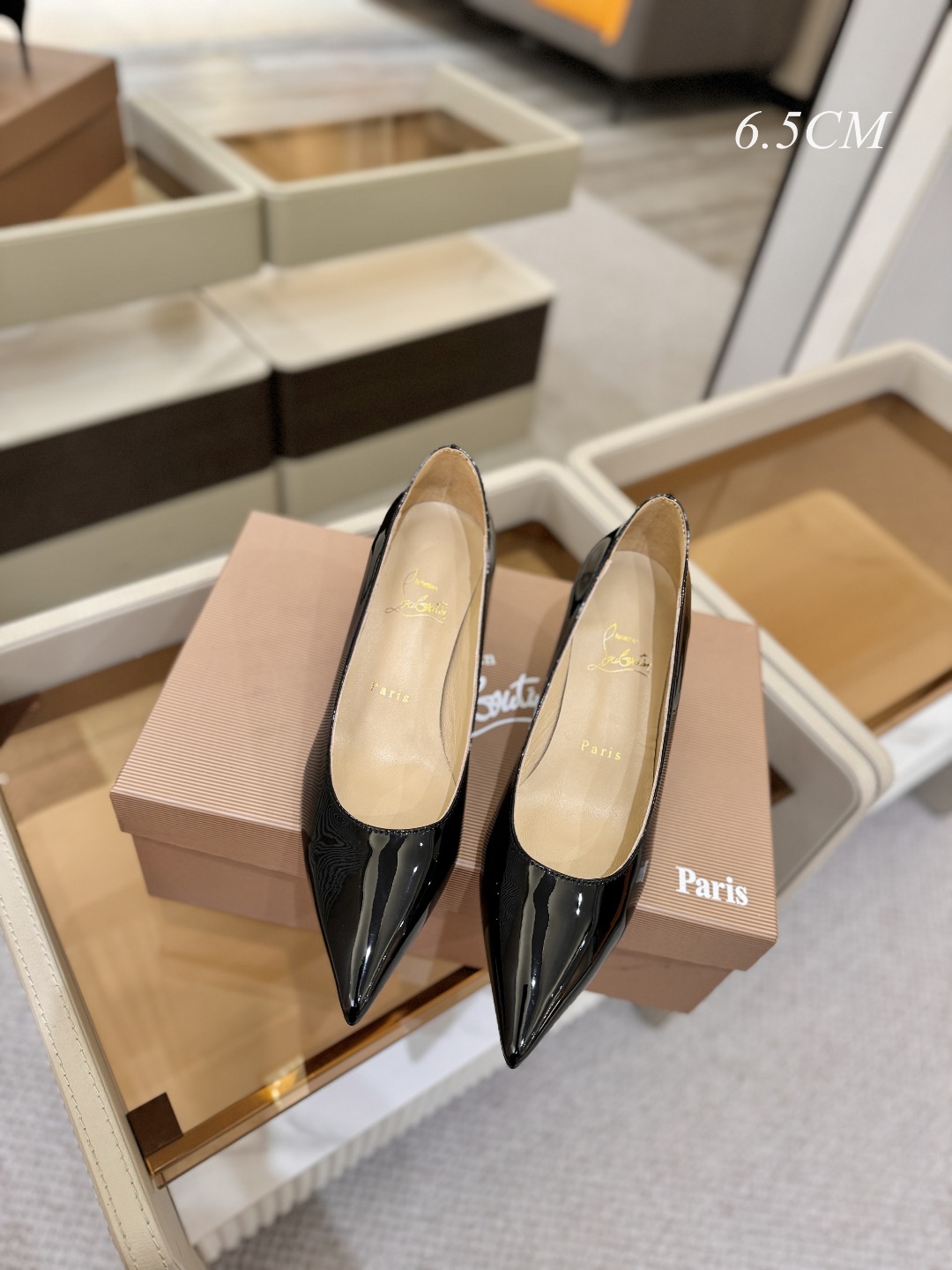 漆皮 单鞋（经典款）质感立体穿出时尚芭莎的气质优质皮里更加柔软透气，无敌瘦腿，穿上立马拉升腿的长度～涵深