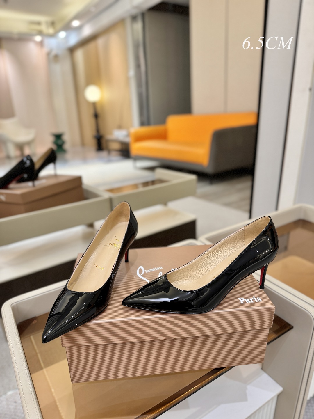 漆皮 单鞋（经典款）质感立体穿出时尚芭莎的气质优质皮里更加柔软透气，无敌瘦腿，穿上立马拉升腿的长度～涵深