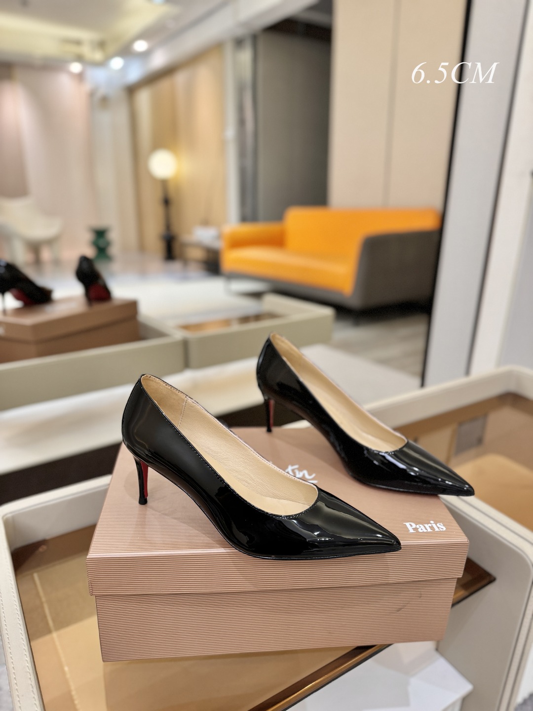 漆皮 单鞋（经典款）质感立体穿出时尚芭莎的气质优质皮里更加柔软透气，无敌瘦腿，穿上立马拉升腿的长度～涵深