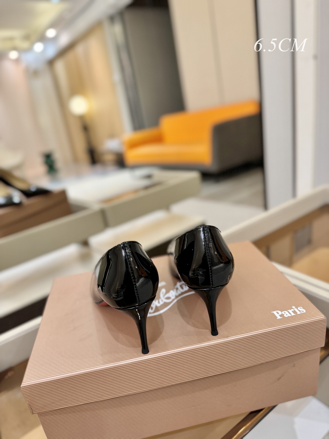 漆皮 单鞋（经典款）质感立体穿出时尚芭莎的气质优质皮里更加柔软透气，无敌瘦腿，穿上立马拉升腿的长度～涵深