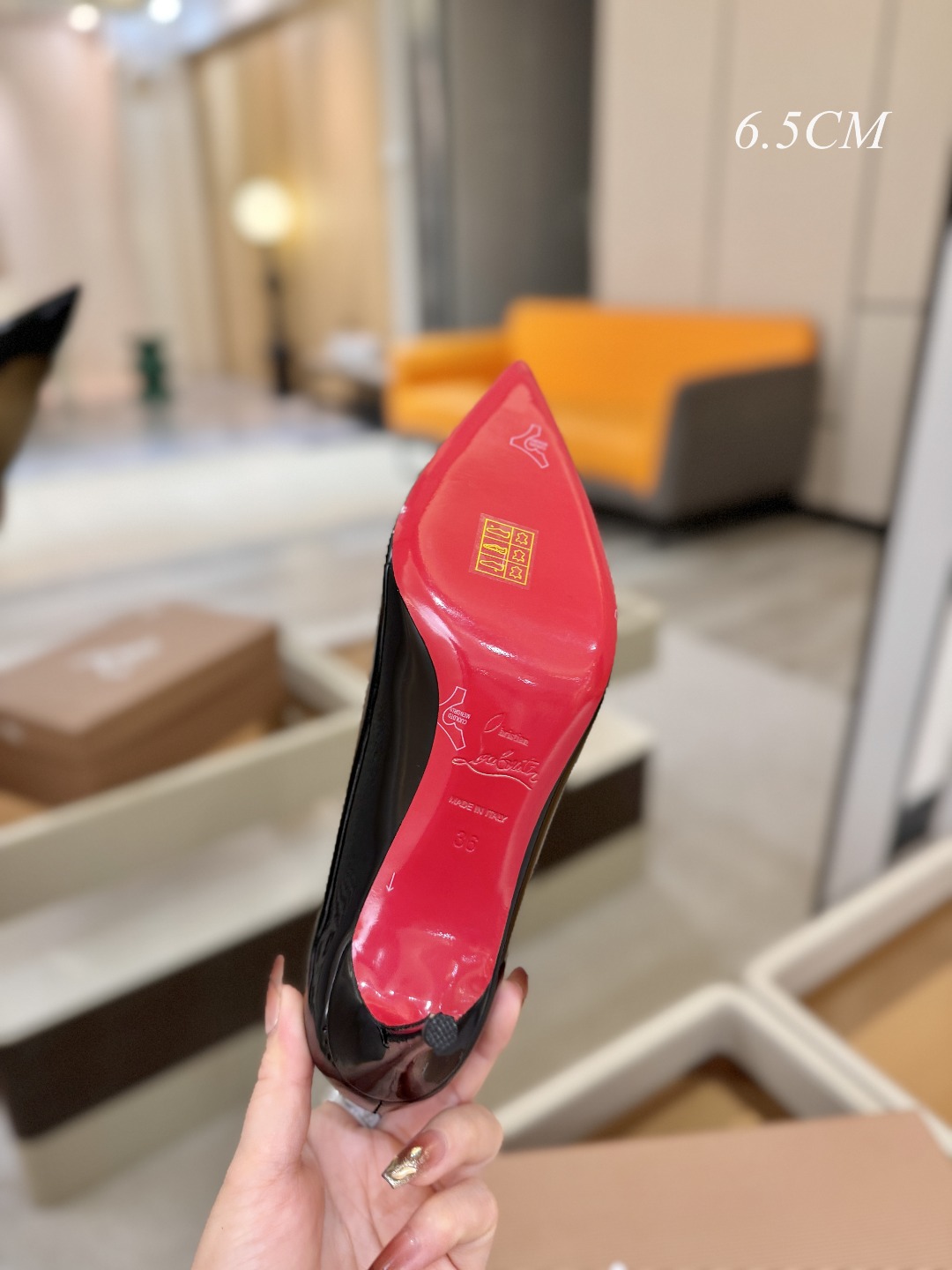 漆皮 单鞋（经典款）质感立体穿出时尚芭莎的气质优质皮里更加柔软透气，无敌瘦腿，穿上立马拉升腿的长度～涵深