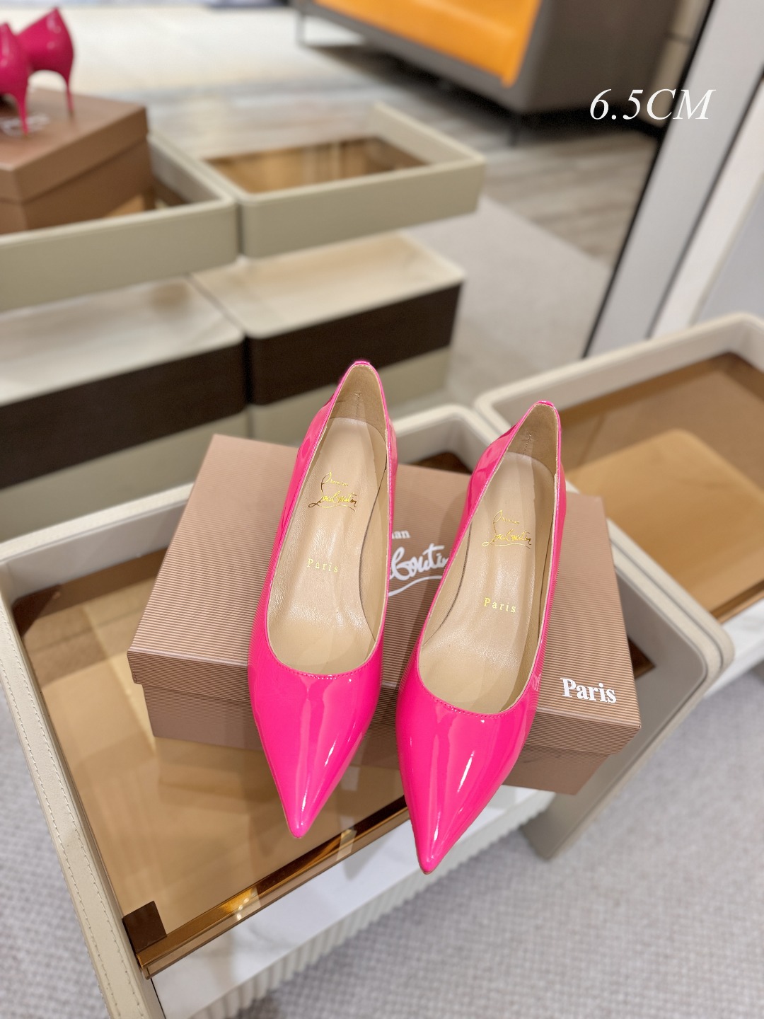 漆皮 单鞋（经典款）质感立体穿出时尚芭莎的气质优质皮里更加柔软透气，无敌瘦腿，穿上立马拉升腿的长度～涵深