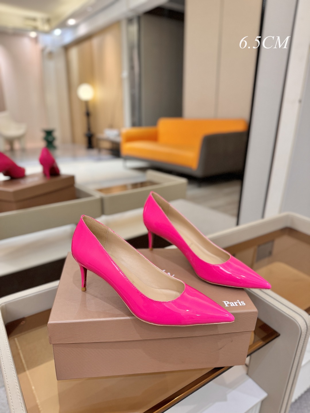 漆皮 单鞋（经典款）质感立体穿出时尚芭莎的气质优质皮里更加柔软透气，无敌瘦腿，穿上立马拉升腿的长度～涵深