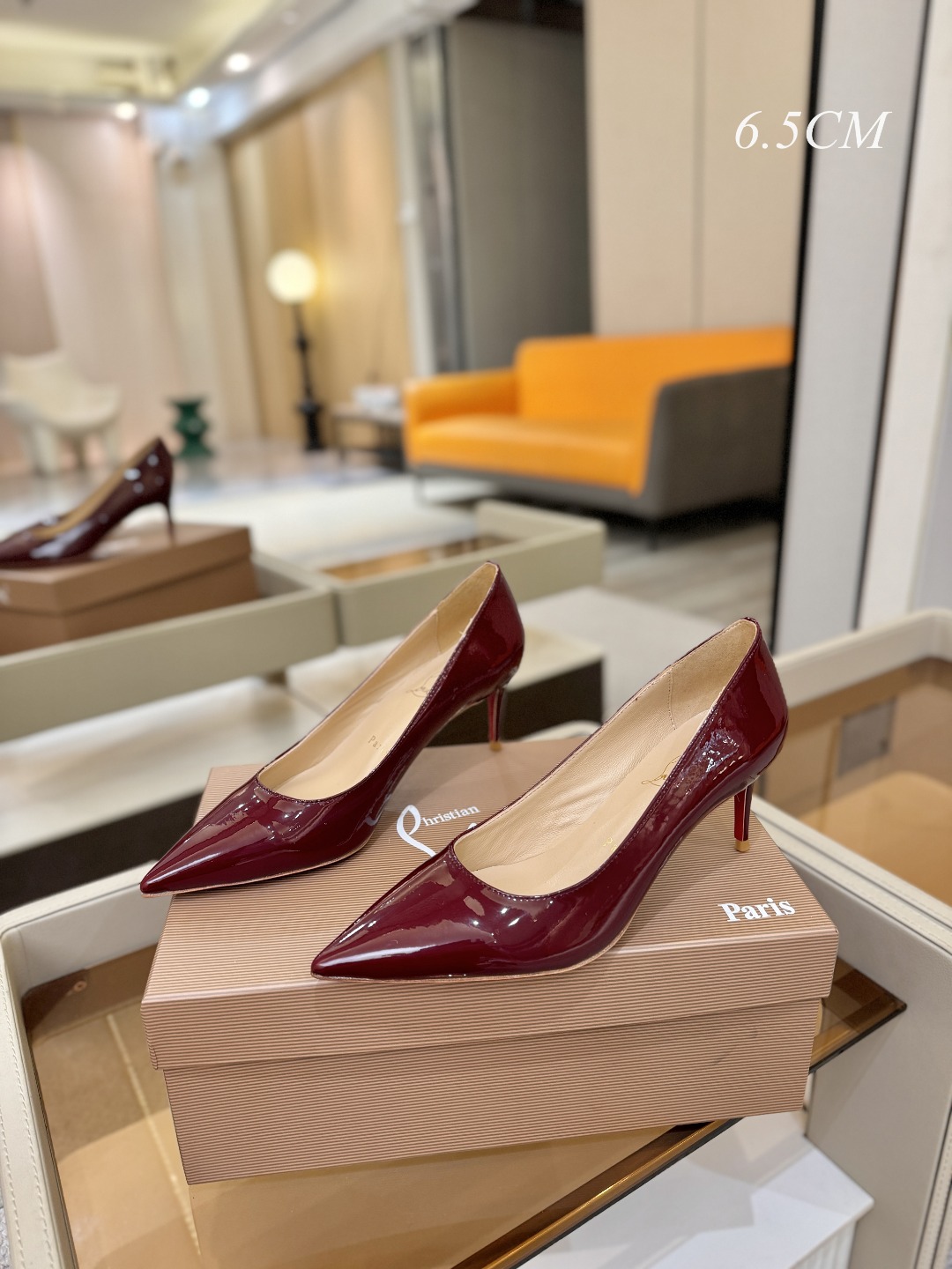 漆皮 单鞋（经典款）质感立体穿出时尚芭莎的气质优质皮里更加柔软透气，无敌瘦腿，穿上立马拉升腿的长度～涵深