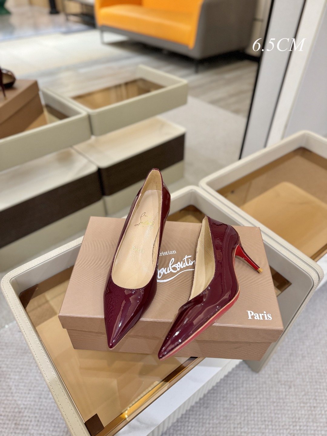 漆皮 单鞋（经典款）质感立体穿出时尚芭莎的气质优质皮里更加柔软透气，无敌瘦腿，穿上立马拉升腿的长度～涵深