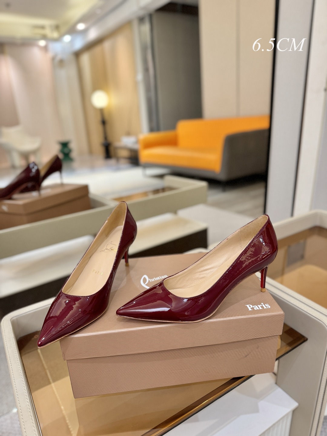 漆皮 单鞋（经典款）质感立体穿出时尚芭莎的气质优质皮里更加柔软透气，无敌瘦腿，穿上立马拉升腿的长度～涵深