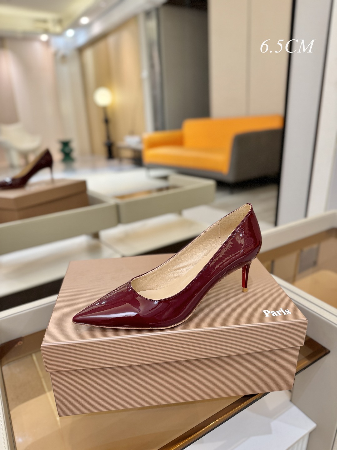 漆皮 单鞋（经典款）质感立体穿出时尚芭莎的气质优质皮里更加柔软透气，无敌瘦腿，穿上立马拉升腿的长度～涵深