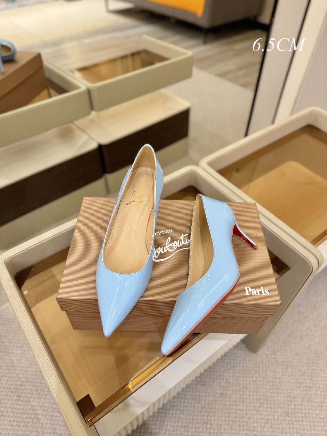 漆皮 单鞋（经典款）质感立体穿出时尚芭莎的气质优质皮里更加柔软透气，无敌瘦腿，穿上立马拉升腿的长度～涵深