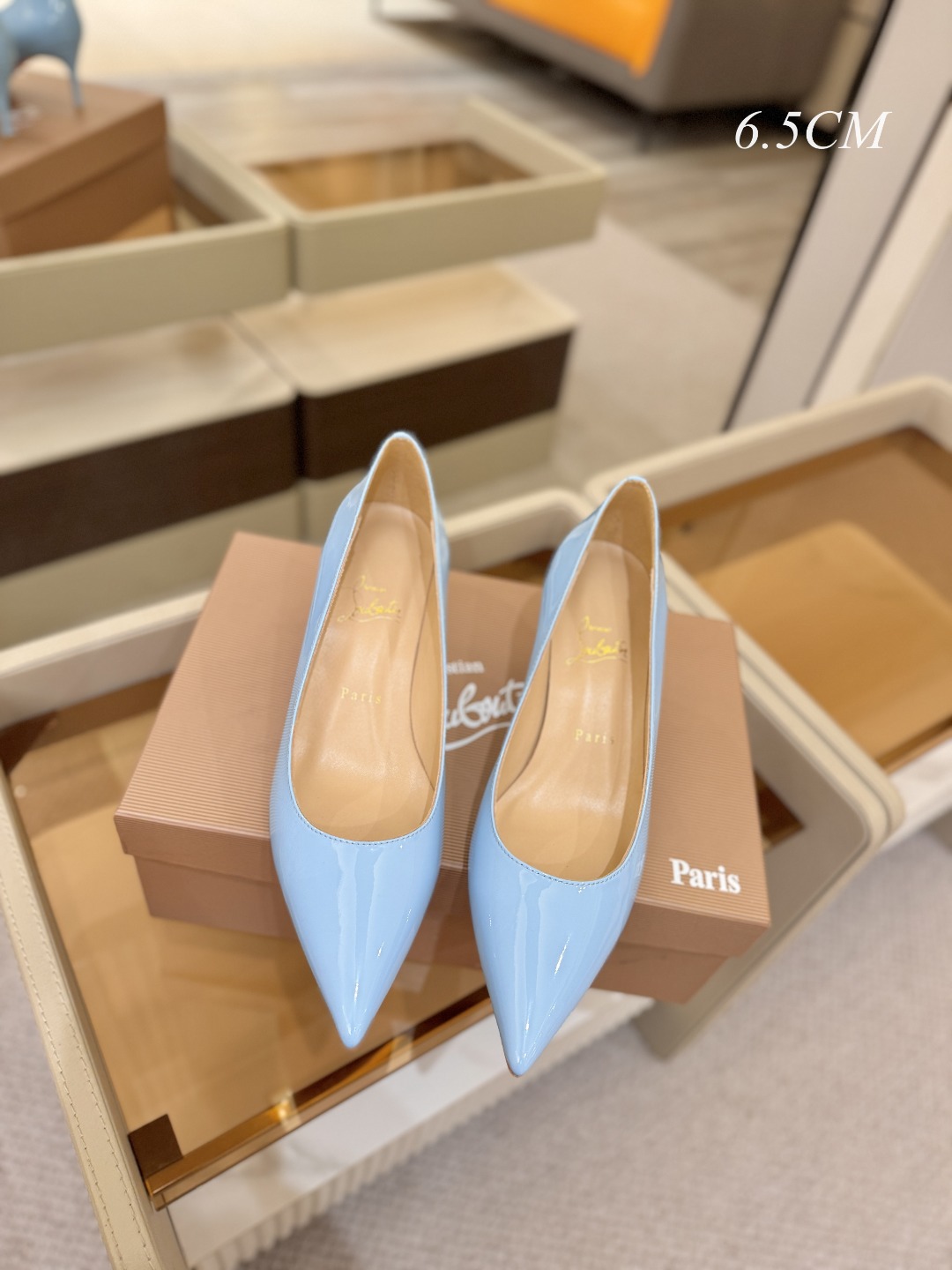 漆皮 单鞋（经典款）质感立体穿出时尚芭莎的气质优质皮里更加柔软透气，无敌瘦腿，穿上立马拉升腿的长度～涵深