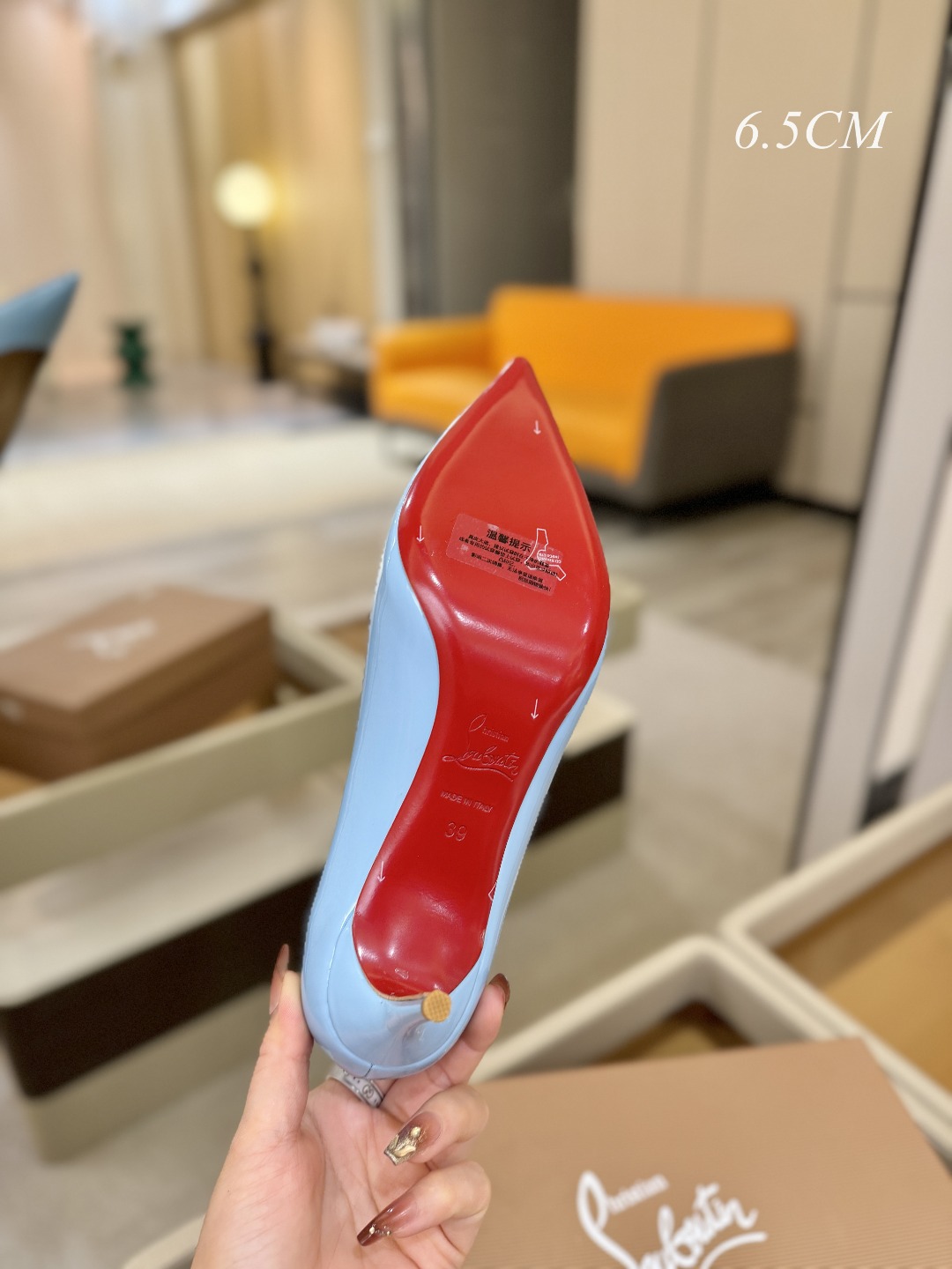 漆皮 单鞋（经典款）质感立体穿出时尚芭莎的气质优质皮里更加柔软透气，无敌瘦腿，穿上立马拉升腿的长度～涵深