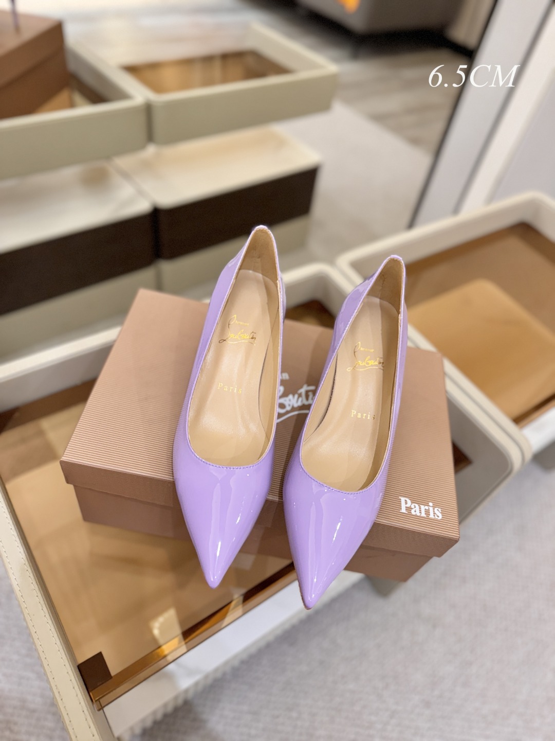 漆皮 单鞋（经典款）质感立体穿出时尚芭莎的气质优质皮里更加柔软透气，无敌瘦腿，穿上立马拉升腿的长度～涵深