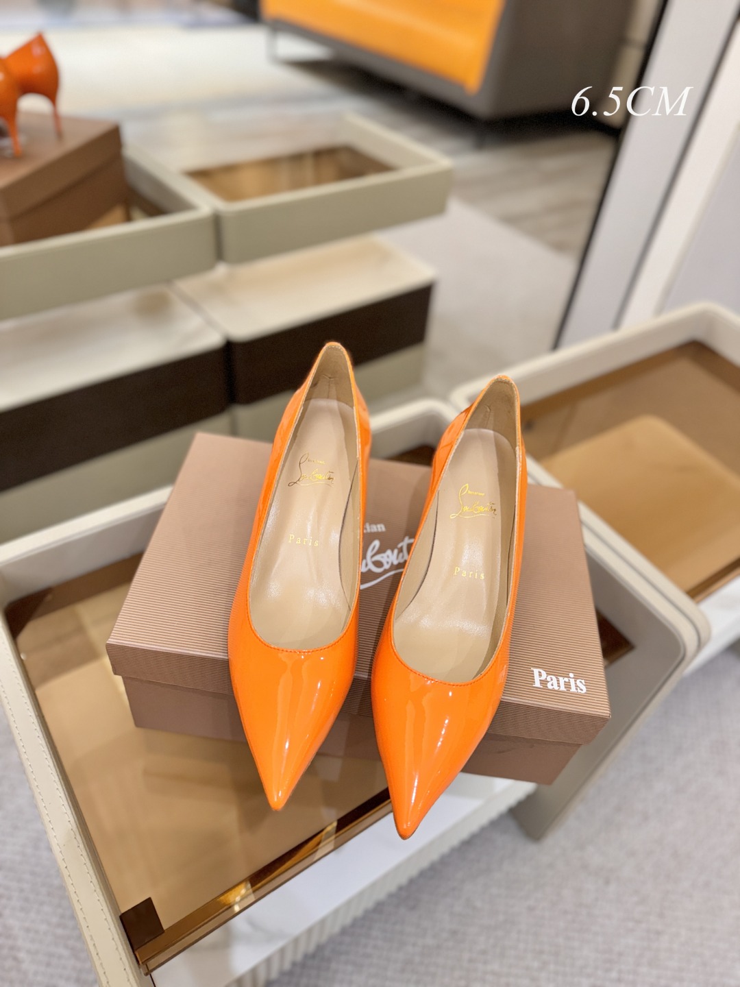 漆皮 单鞋（经典款）质感立体穿出时尚芭莎的气质优质皮里更加柔软透气，无敌瘦腿，穿上立马拉升腿的长度～涵深