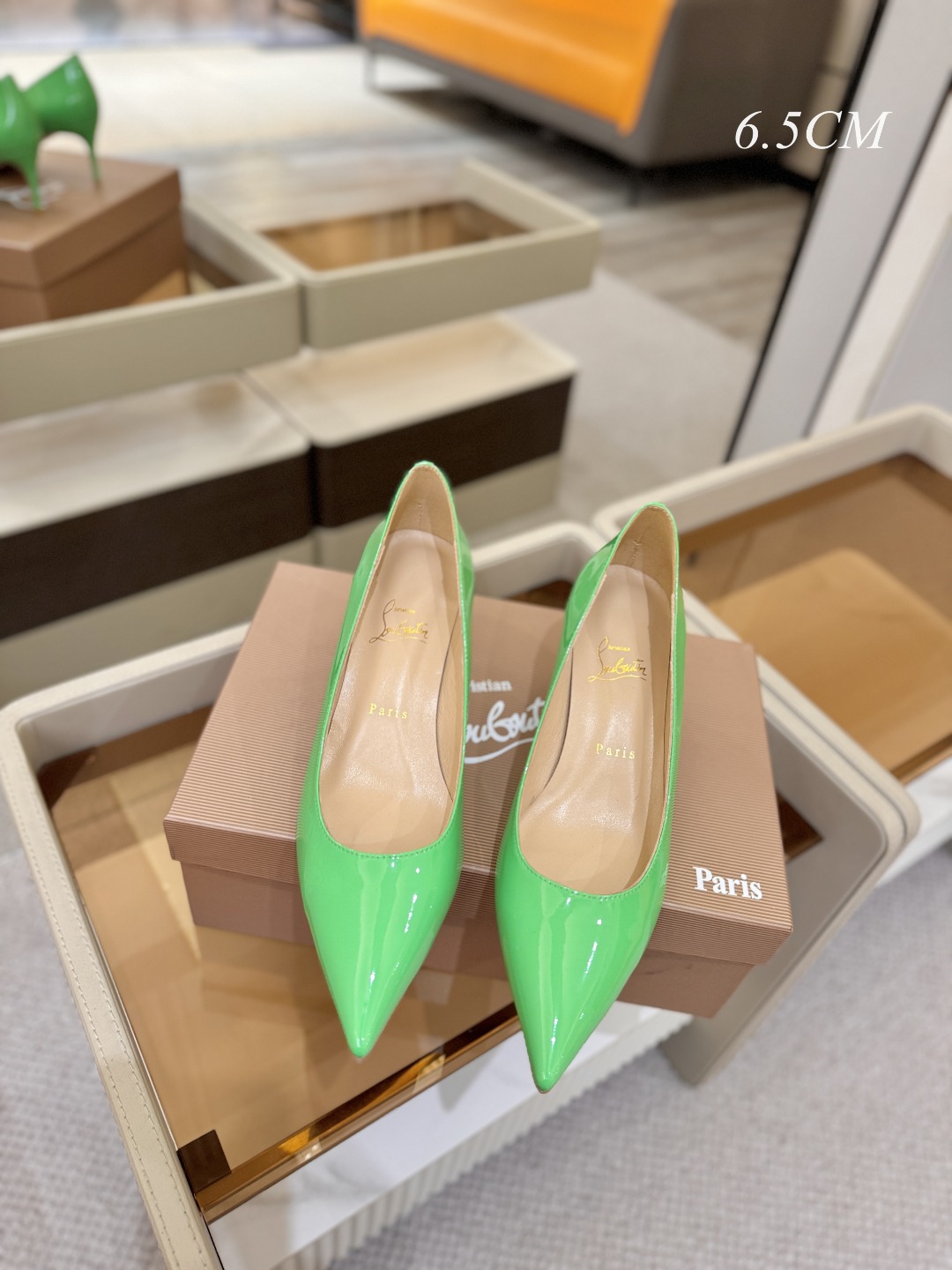 漆皮 单鞋（经典款）质感立体穿出时尚芭莎的气质优质皮里更加柔软透气，无敌瘦腿，穿上立马拉升腿的长度～涵深