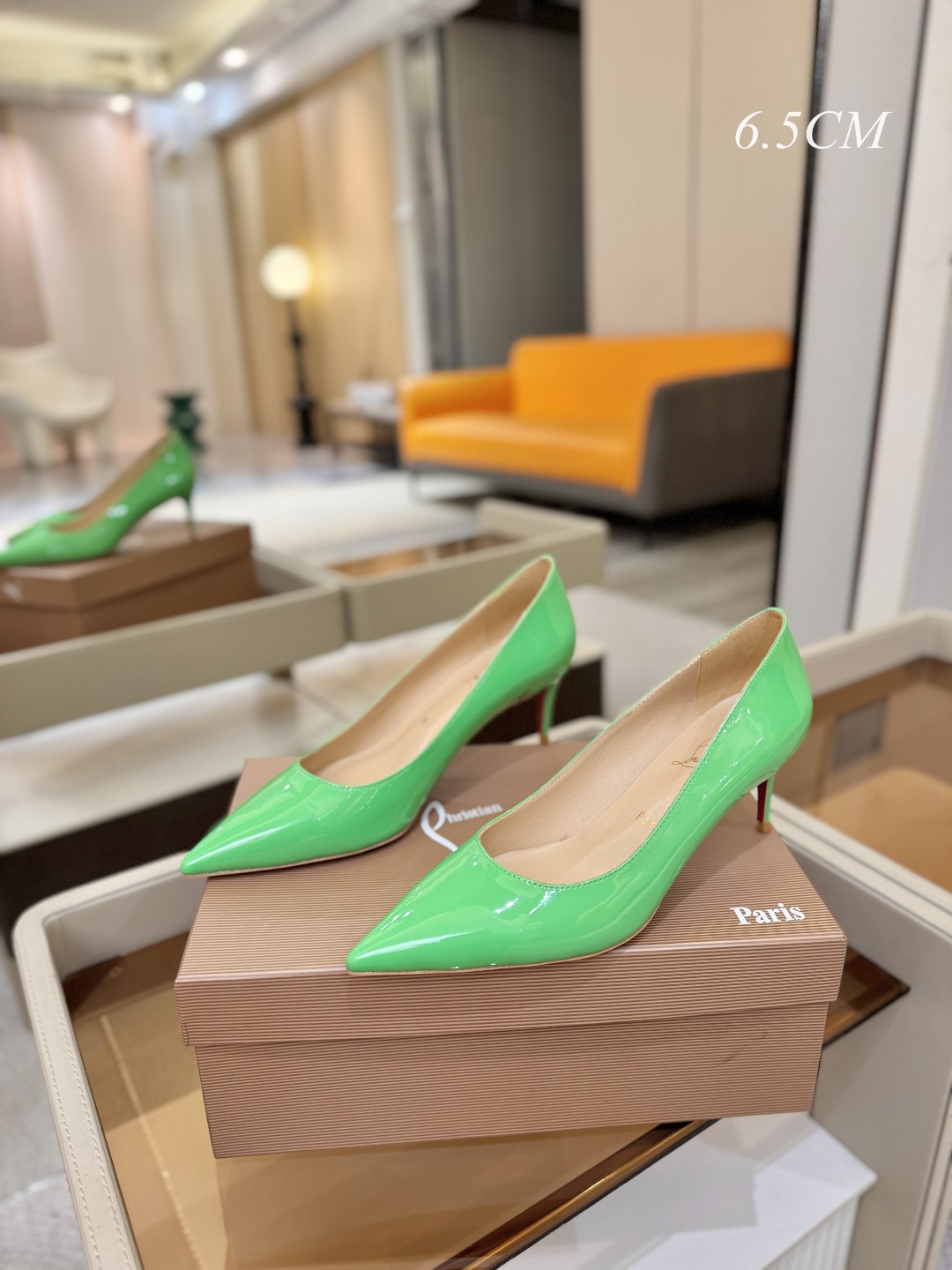 漆皮 单鞋（经典款）质感立体穿出时尚芭莎的气质优质皮里更加柔软透气，无敌瘦腿，穿上立马拉升腿的长度～涵深