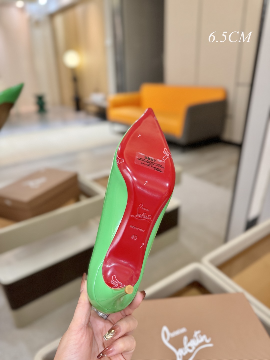 漆皮 单鞋（经典款）质感立体穿出时尚芭莎的气质优质皮里更加柔软透气，无敌瘦腿，穿上立马拉升腿的长度～涵深