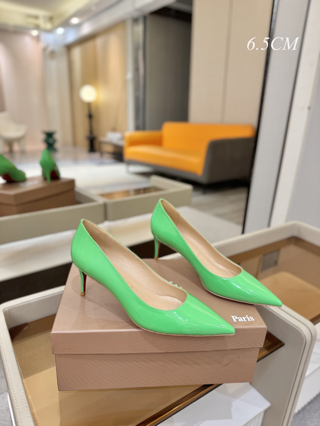 漆皮 单鞋（经典款）质感立体穿出时尚芭莎的气质优质皮里更加柔软透气，无敌瘦腿，穿上立马拉升腿的长度～涵深