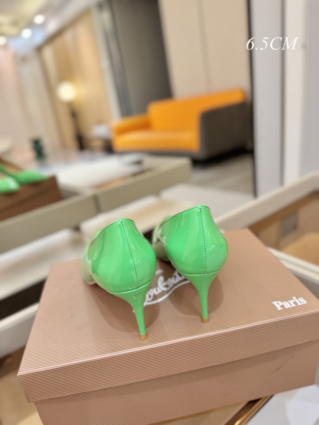 漆皮 单鞋（经典款）质感立体穿出时尚芭莎的气质优质皮里更加柔软透气，无敌瘦腿，穿上立马拉升腿的长度～涵深