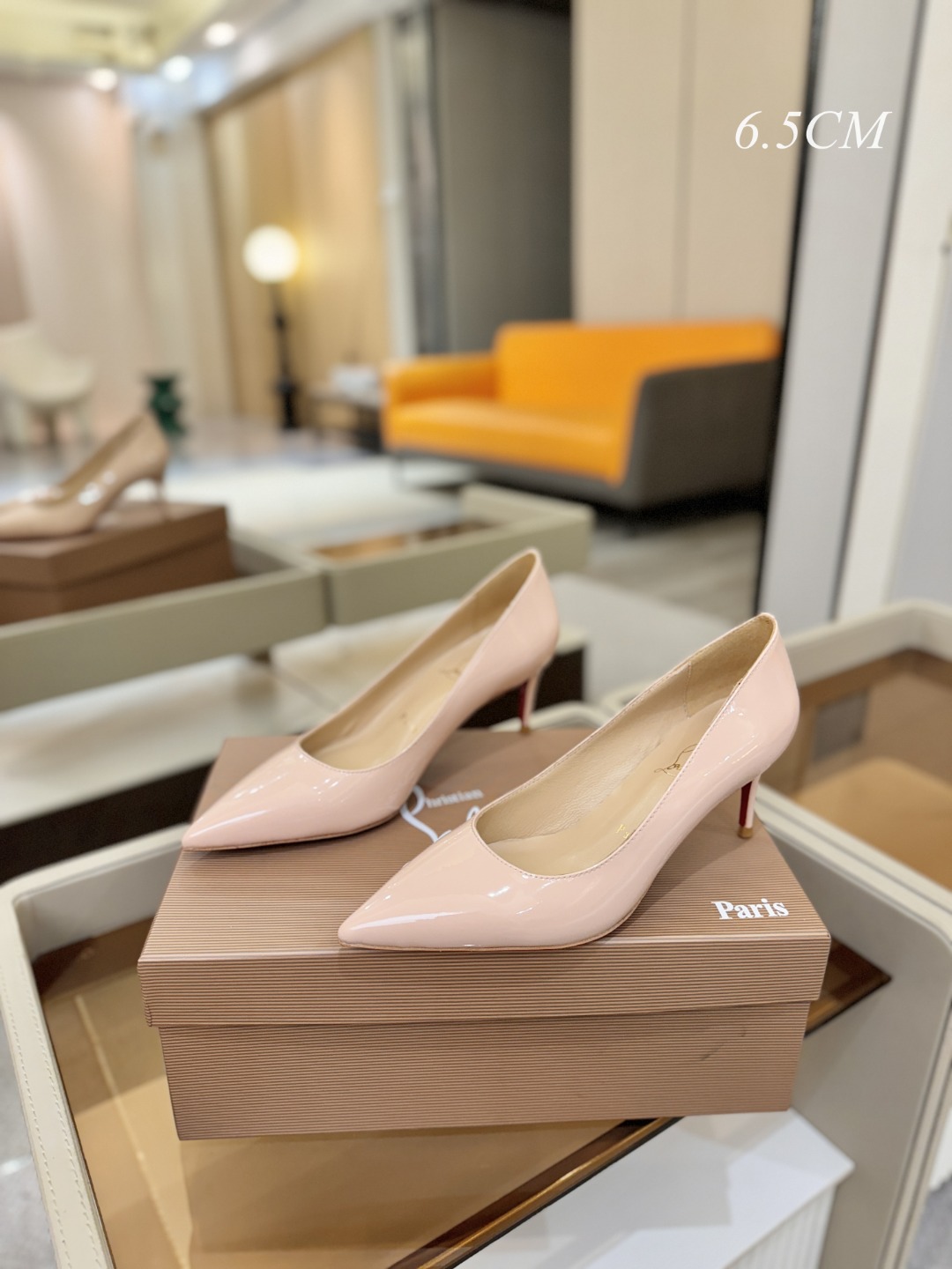 漆皮 单鞋（经典款）质感立体穿出时尚芭莎的气质优质皮里更加柔软透气，无敌瘦腿，穿上立马拉升腿的长度～涵深