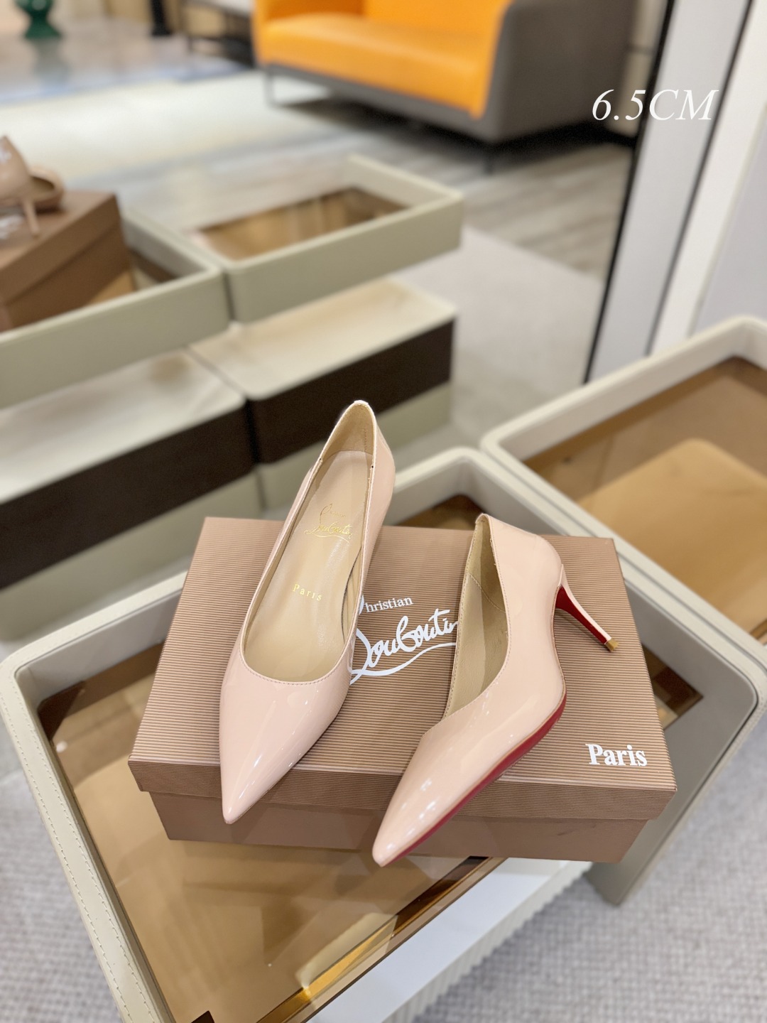 漆皮 单鞋（经典款）质感立体穿出时尚芭莎的气质优质皮里更加柔软透气，无敌瘦腿，穿上立马拉升腿的长度～涵深