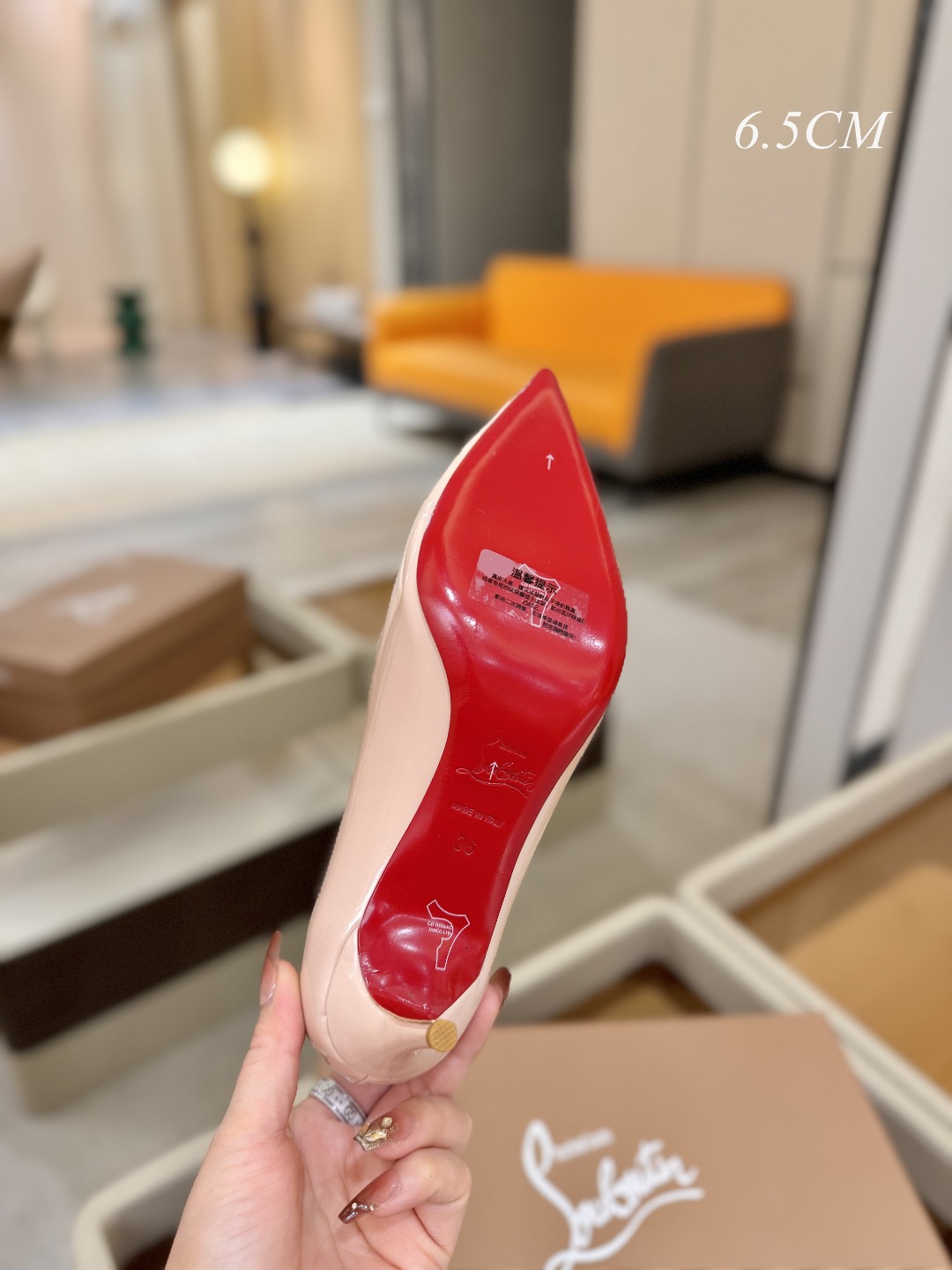 漆皮 单鞋（经典款）质感立体穿出时尚芭莎的气质优质皮里更加柔软透气，无敌瘦腿，穿上立马拉升腿的长度～涵深