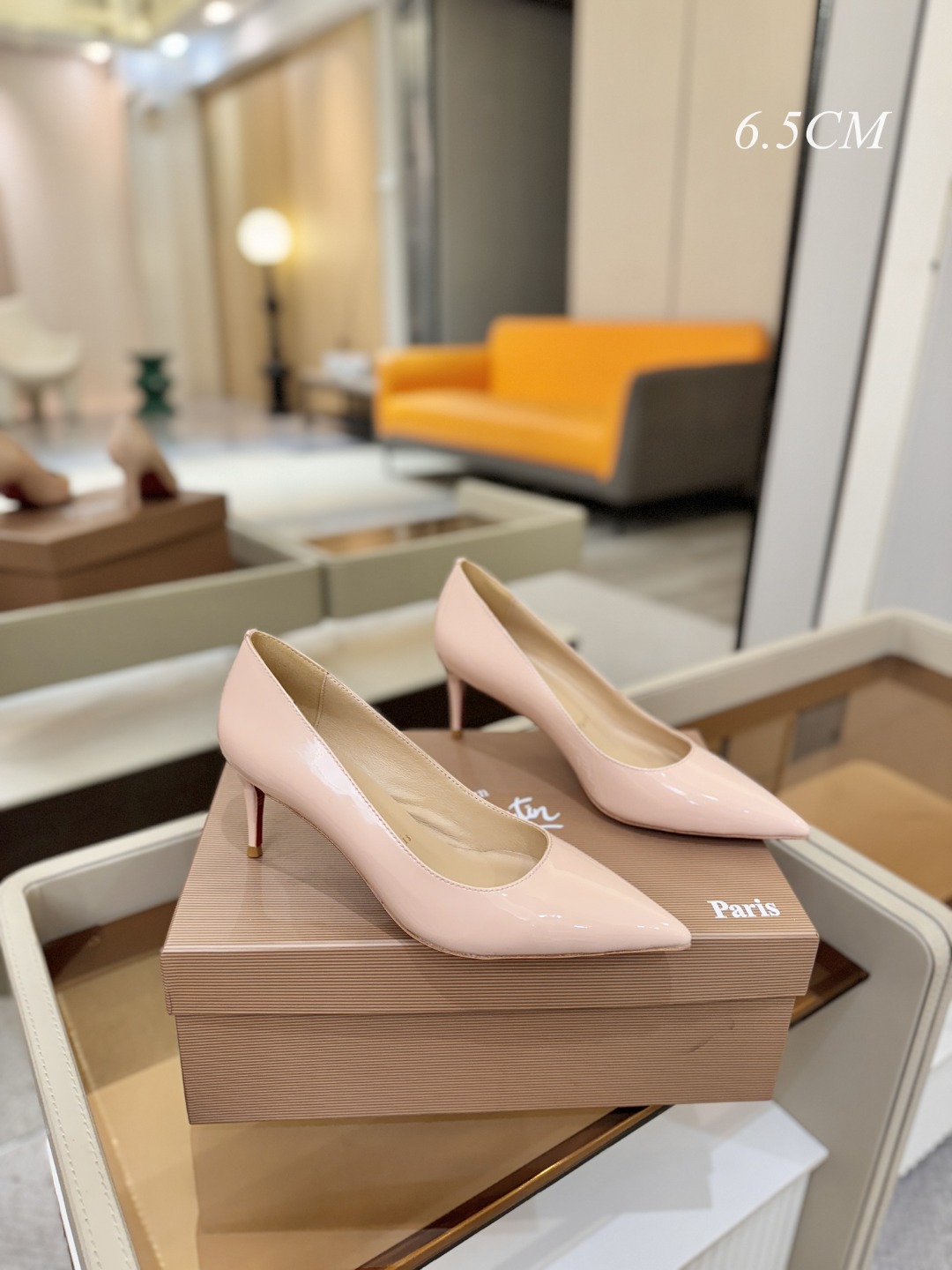 漆皮 单鞋（经典款）质感立体穿出时尚芭莎的气质优质皮里更加柔软透气，无敌瘦腿，穿上立马拉升腿的长度～涵深