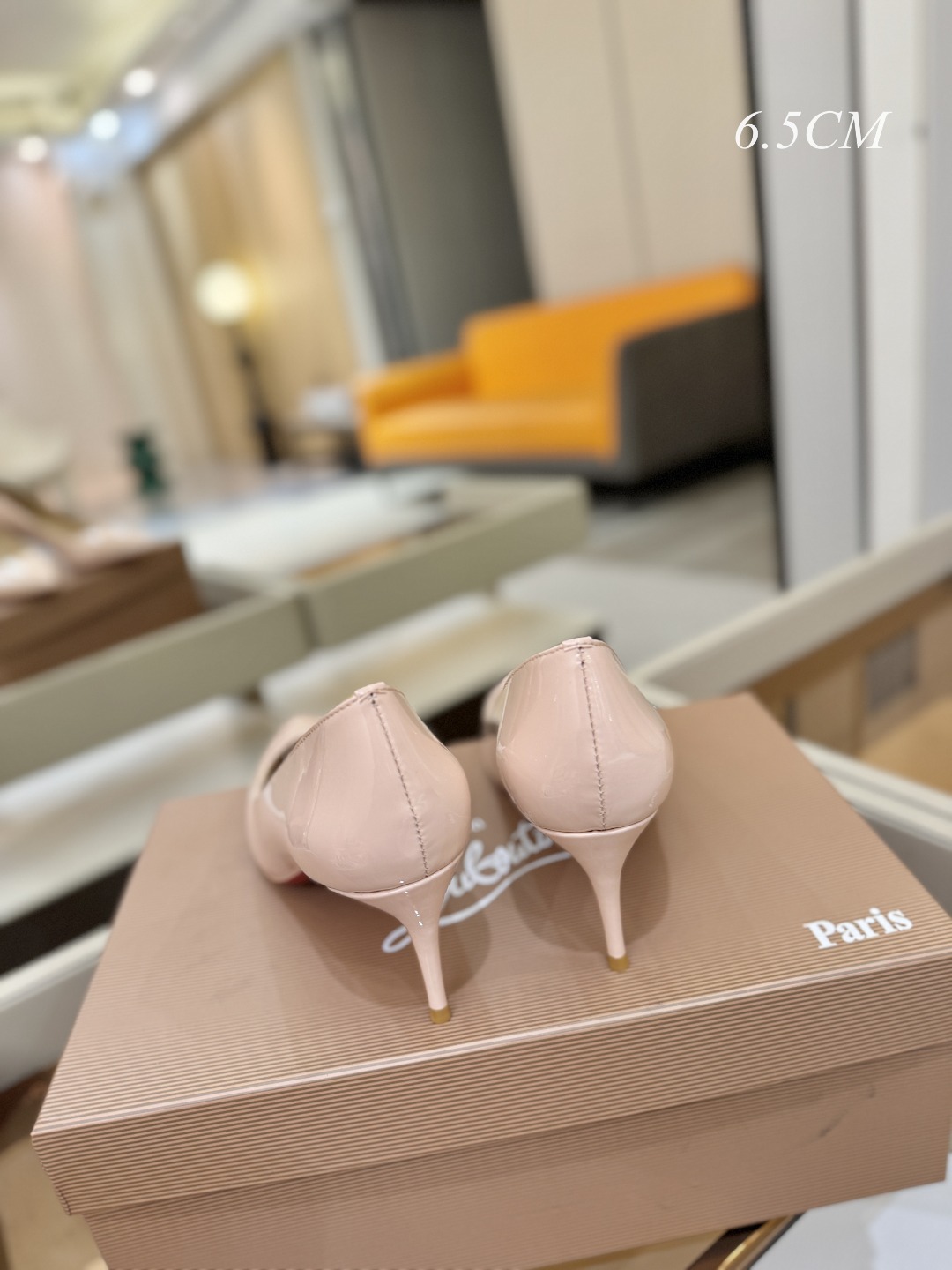 漆皮 单鞋（经典款）质感立体穿出时尚芭莎的气质优质皮里更加柔软透气，无敌瘦腿，穿上立马拉升腿的长度～涵深