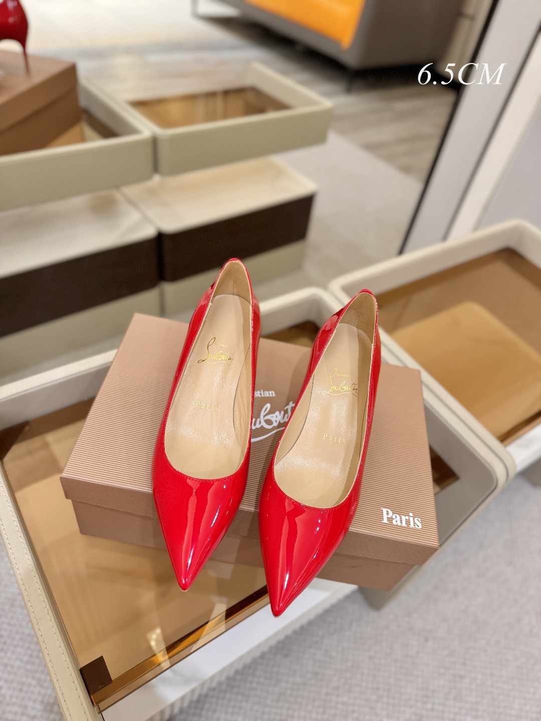 漆皮 单鞋（经典款）质感立体穿出时尚芭莎的气质优质皮里更加柔软透气，无敌瘦腿，穿上立马拉升腿的长度～涵深