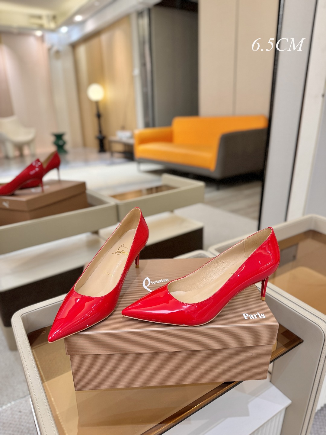 漆皮 单鞋（经典款）质感立体穿出时尚芭莎的气质优质皮里更加柔软透气，无敌瘦腿，穿上立马拉升腿的长度～涵深