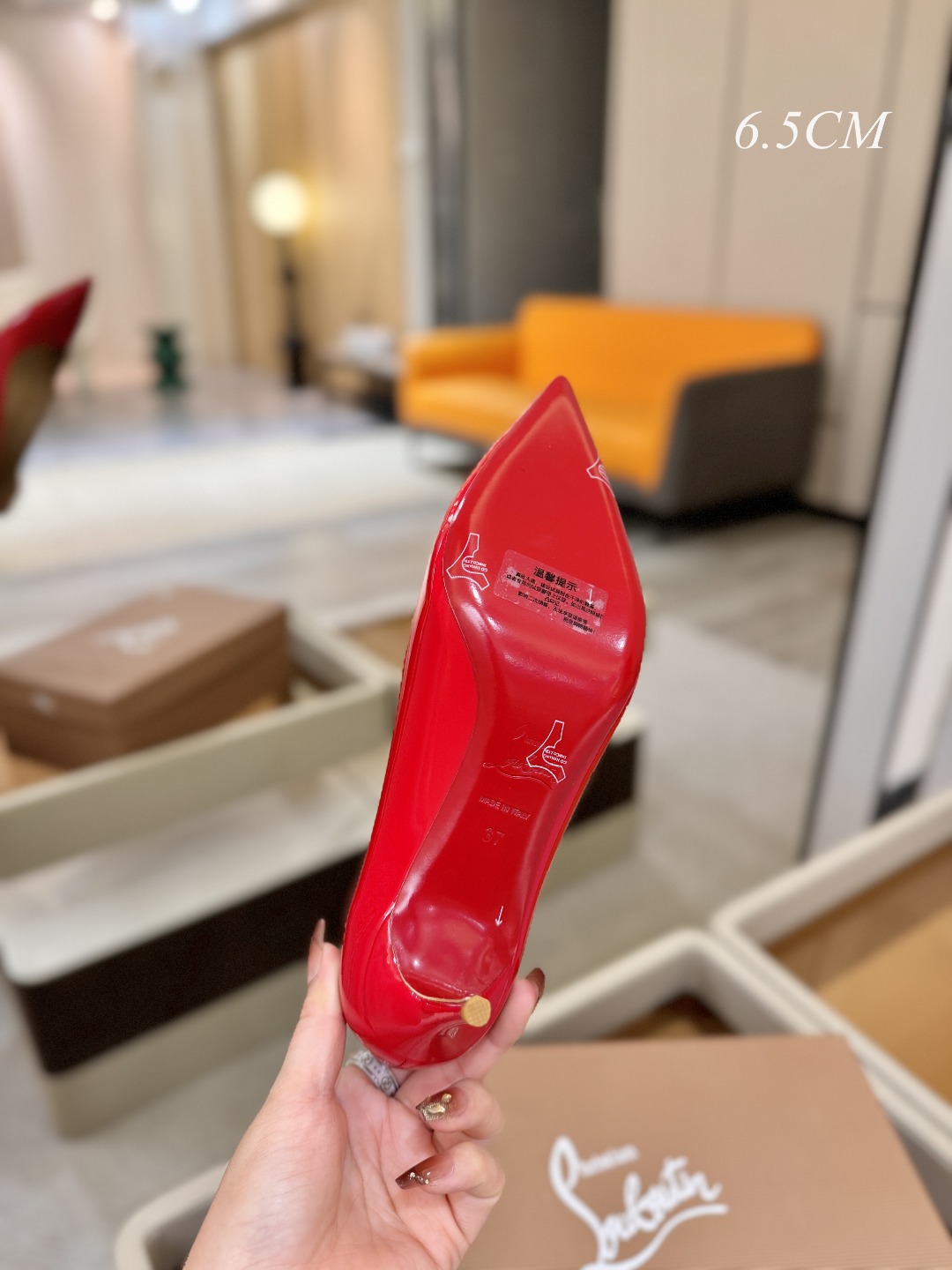 漆皮 单鞋（经典款）质感立体穿出时尚芭莎的气质优质皮里更加柔软透气，无敌瘦腿，穿上立马拉升腿的长度～涵深