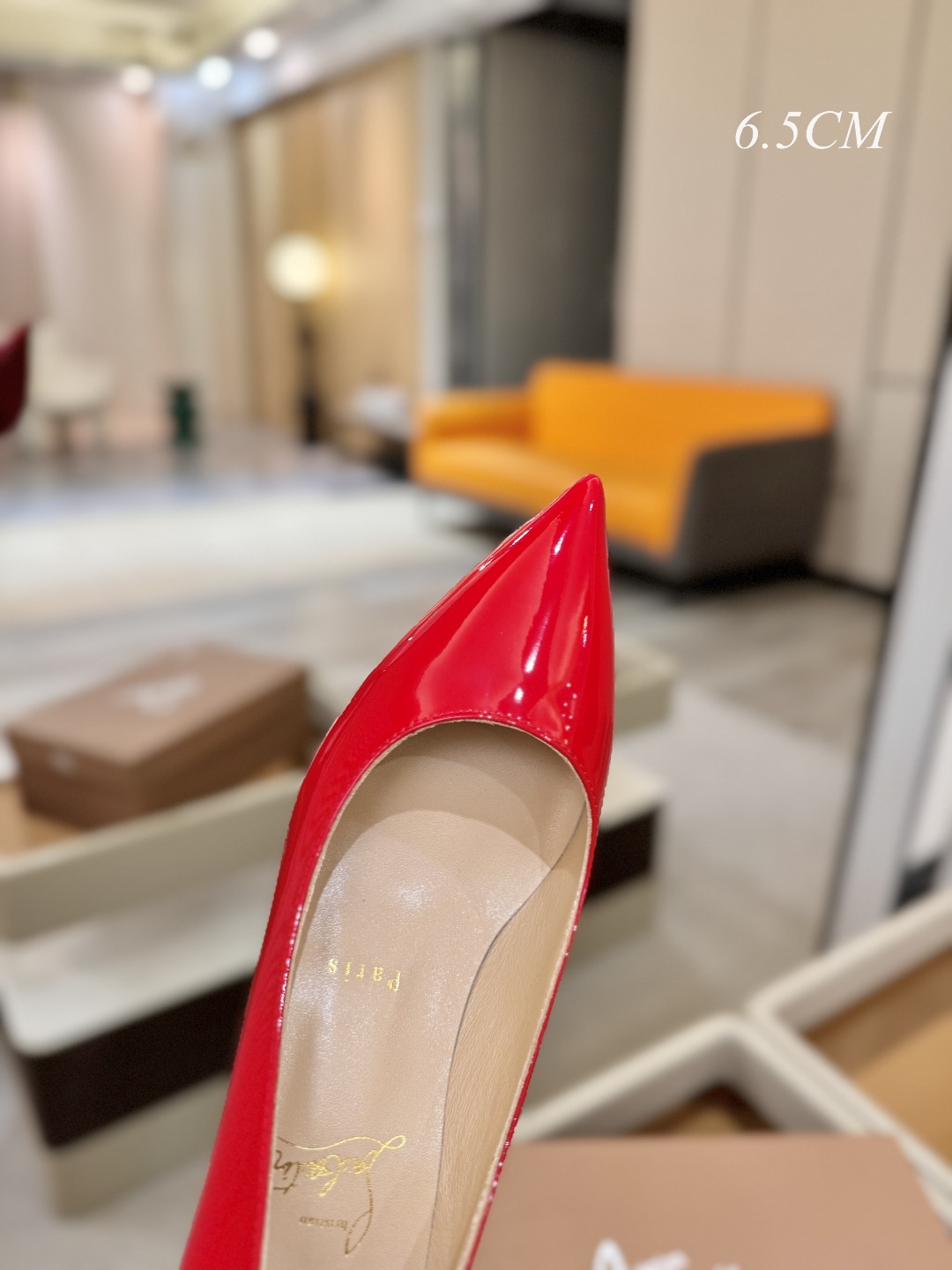 漆皮 单鞋（经典款）质感立体穿出时尚芭莎的气质优质皮里更加柔软透气，无敌瘦腿，穿上立马拉升腿的长度～涵深