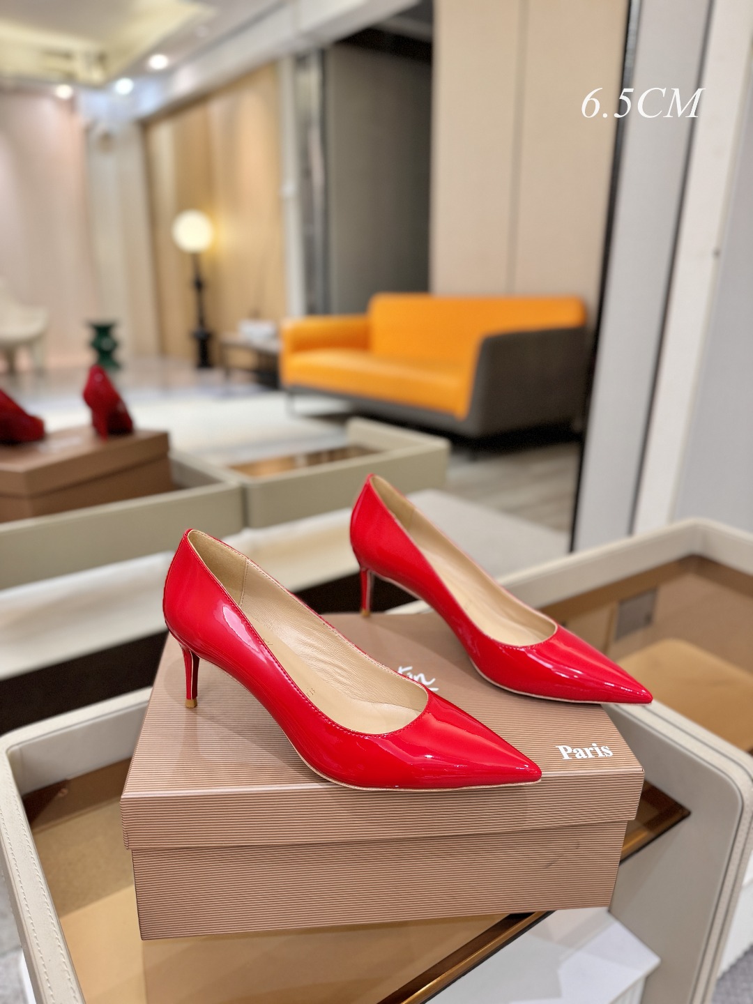 漆皮 单鞋（经典款）质感立体穿出时尚芭莎的气质优质皮里更加柔软透气，无敌瘦腿，穿上立马拉升腿的长度～涵深