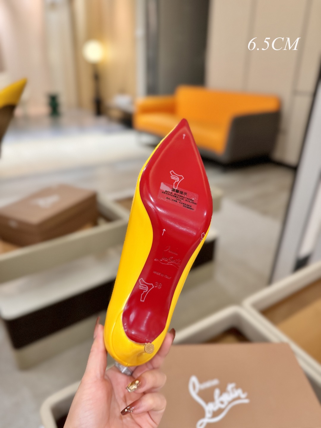 漆皮 单鞋（经典款）质感立体穿出时尚芭莎的气质优质皮里更加柔软透气，无敌瘦腿，穿上立马拉升腿的长度～涵深