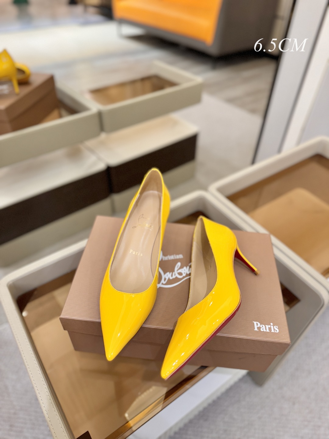 漆皮 单鞋（经典款）质感立体穿出时尚芭莎的气质优质皮里更加柔软透气，无敌瘦腿，穿上立马拉升腿的长度～涵深