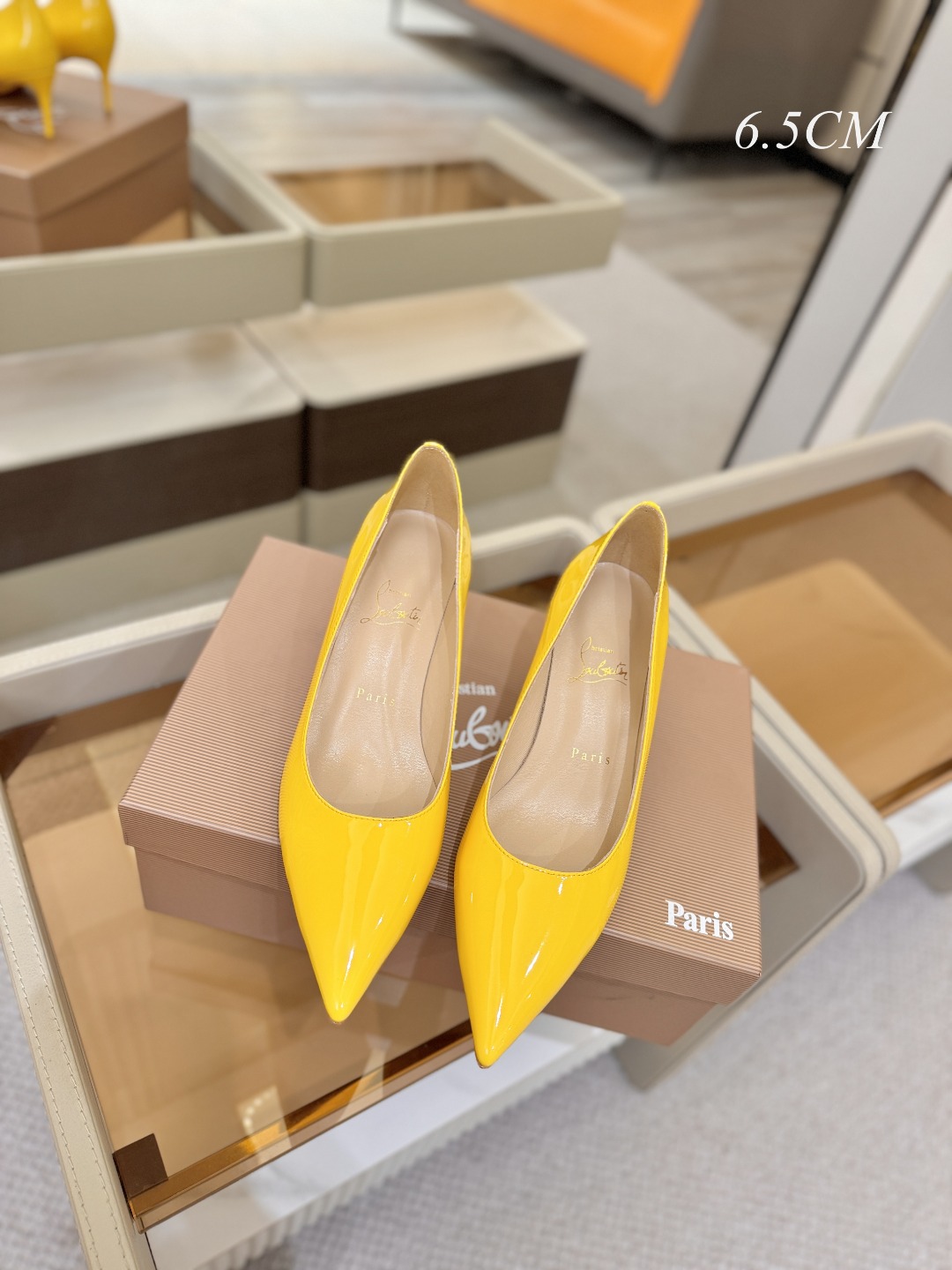 漆皮 单鞋（经典款）质感立体穿出时尚芭莎的气质优质皮里更加柔软透气，无敌瘦腿，穿上立马拉升腿的长度～涵深