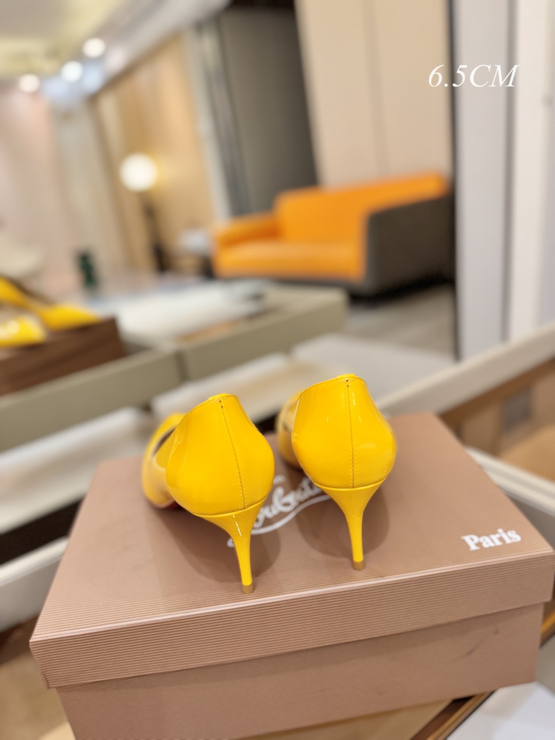 漆皮 单鞋（经典款）质感立体穿出时尚芭莎的气质优质皮里更加柔软透气，无敌瘦腿，穿上立马拉升腿的长度～涵深