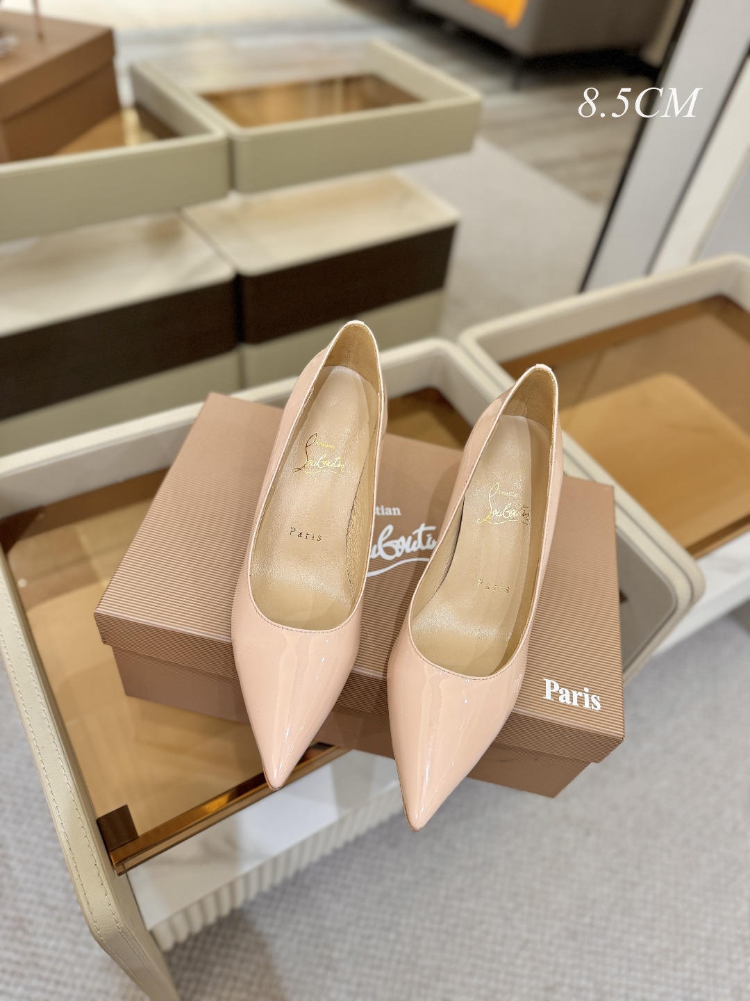 漆皮 单鞋（经典款）质感立体穿出时尚芭莎的气质优质皮里更加柔软透气，无敌瘦腿，穿上立马拉升腿的长度～涵深