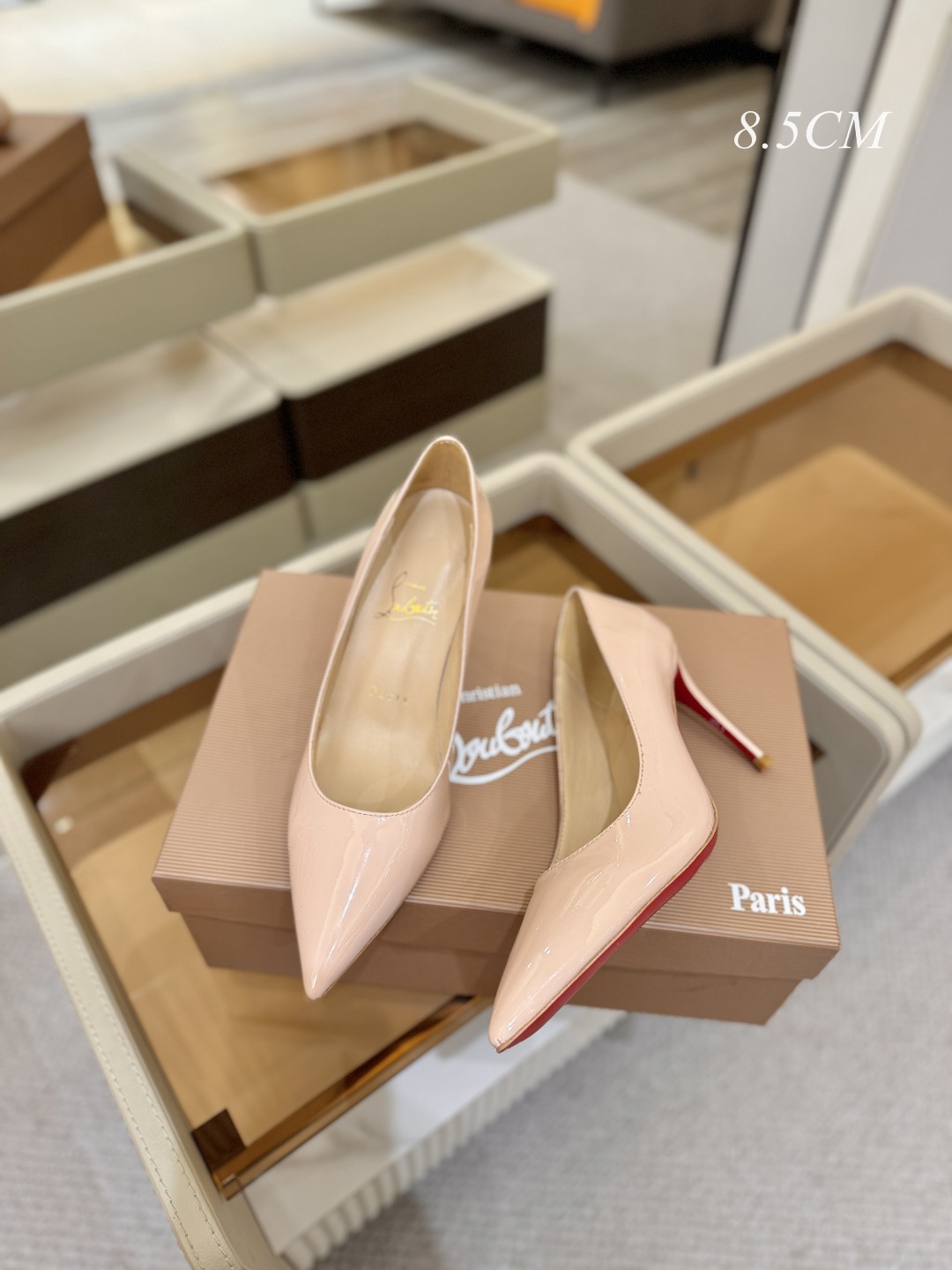 漆皮 单鞋（经典款）质感立体穿出时尚芭莎的气质优质皮里更加柔软透气，无敌瘦腿，穿上立马拉升腿的长度～涵深