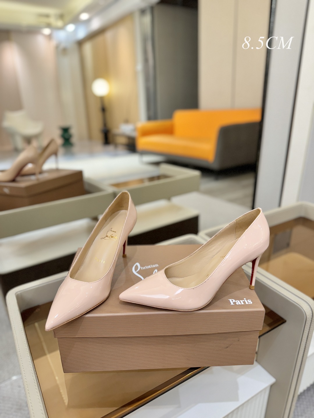 漆皮 单鞋（经典款）质感立体穿出时尚芭莎的气质优质皮里更加柔软透气，无敌瘦腿，穿上立马拉升腿的长度～涵深