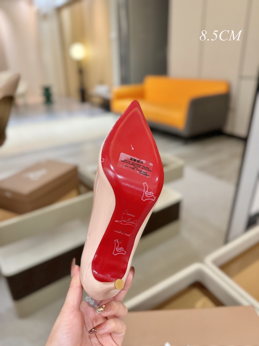 漆皮 单鞋（经典款）质感立体穿出时尚芭莎的气质优质皮里更加柔软透气，无敌瘦腿，穿上立马拉升腿的长度～涵深