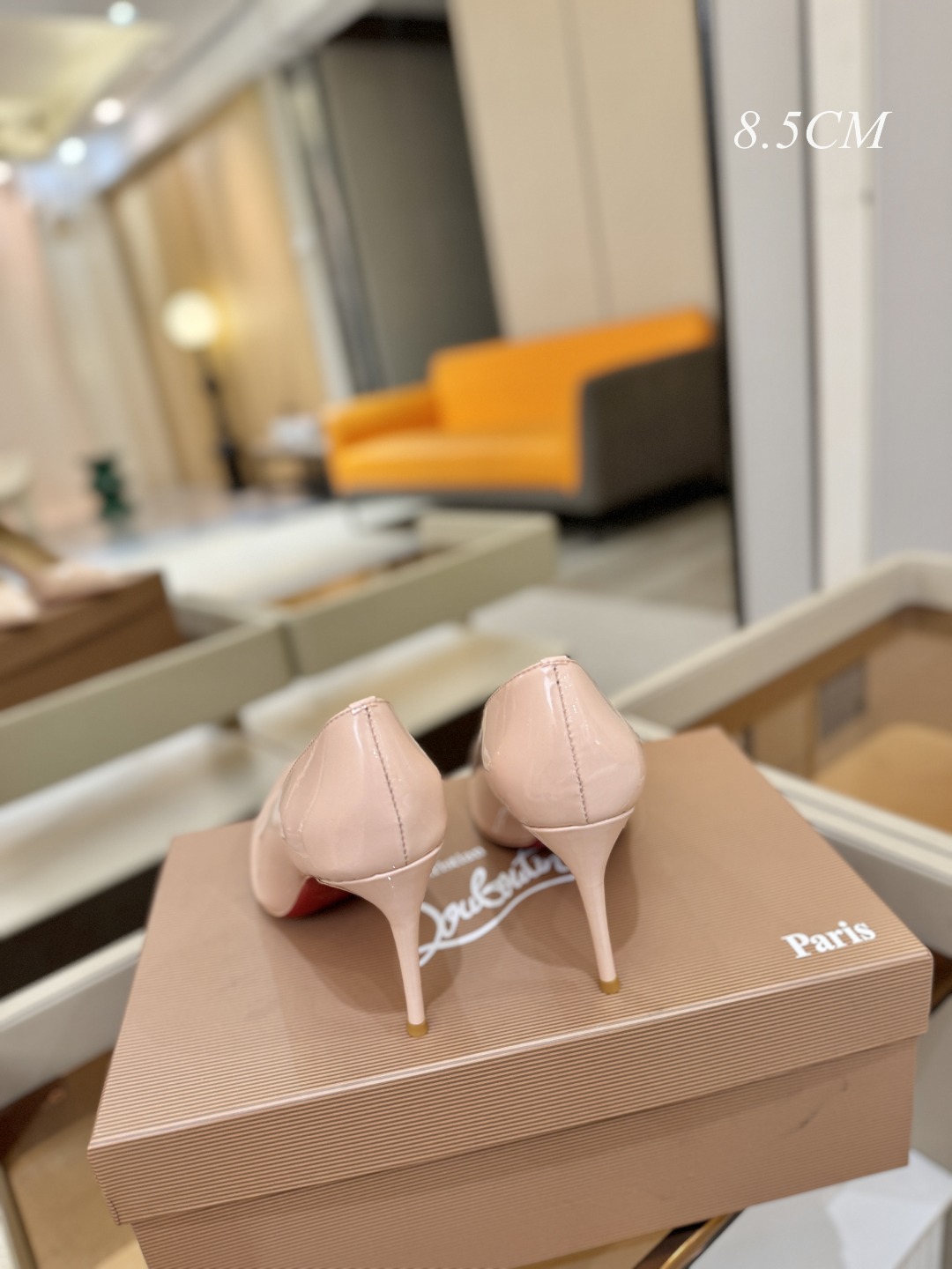 漆皮 单鞋（经典款）质感立体穿出时尚芭莎的气质优质皮里更加柔软透气，无敌瘦腿，穿上立马拉升腿的长度～涵深