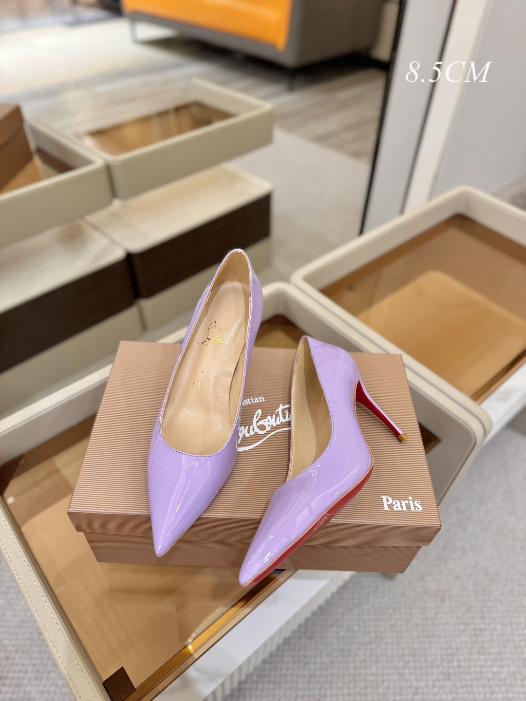 漆皮 单鞋（经典款）质感立体穿出时尚芭莎的气质优质皮里更加柔软透气，无敌瘦腿，穿上立马拉升腿的长度～涵深