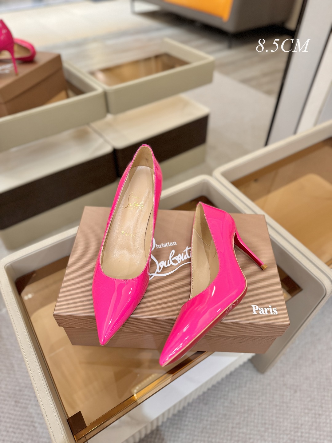 漆皮 单鞋（经典款）质感立体穿出时尚芭莎的气质优质皮里更加柔软透气，无敌瘦腿，穿上立马拉升腿的长度～涵深