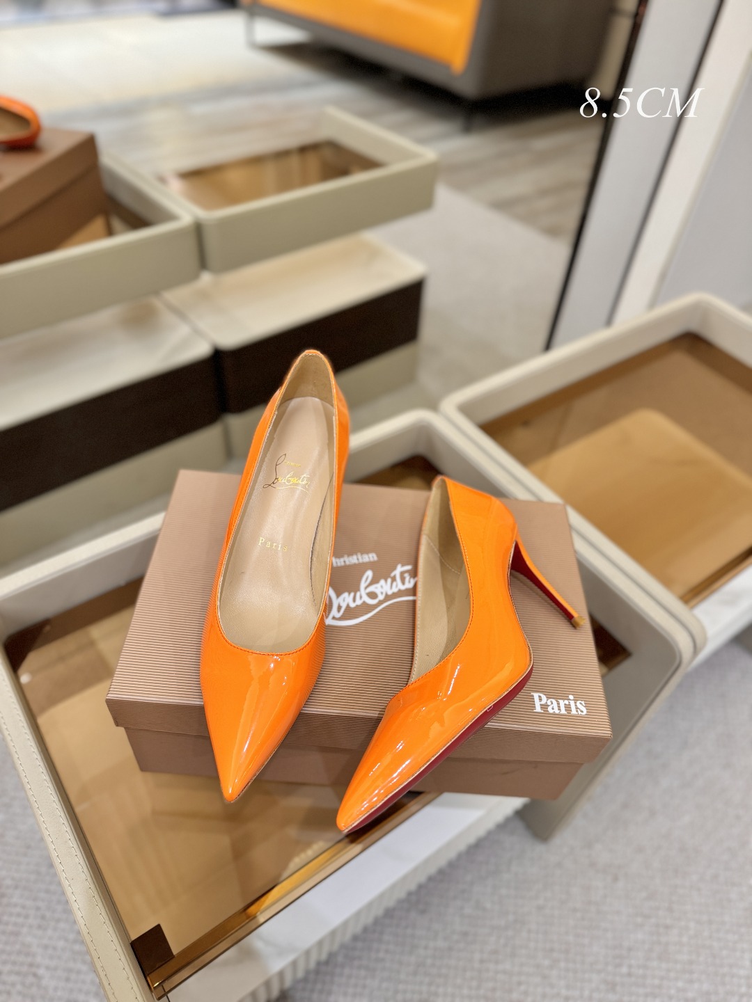 漆皮 单鞋（经典款）质感立体穿出时尚芭莎的气质优质皮里更加柔软透气，无敌瘦腿，穿上立马拉升腿的长度～涵深