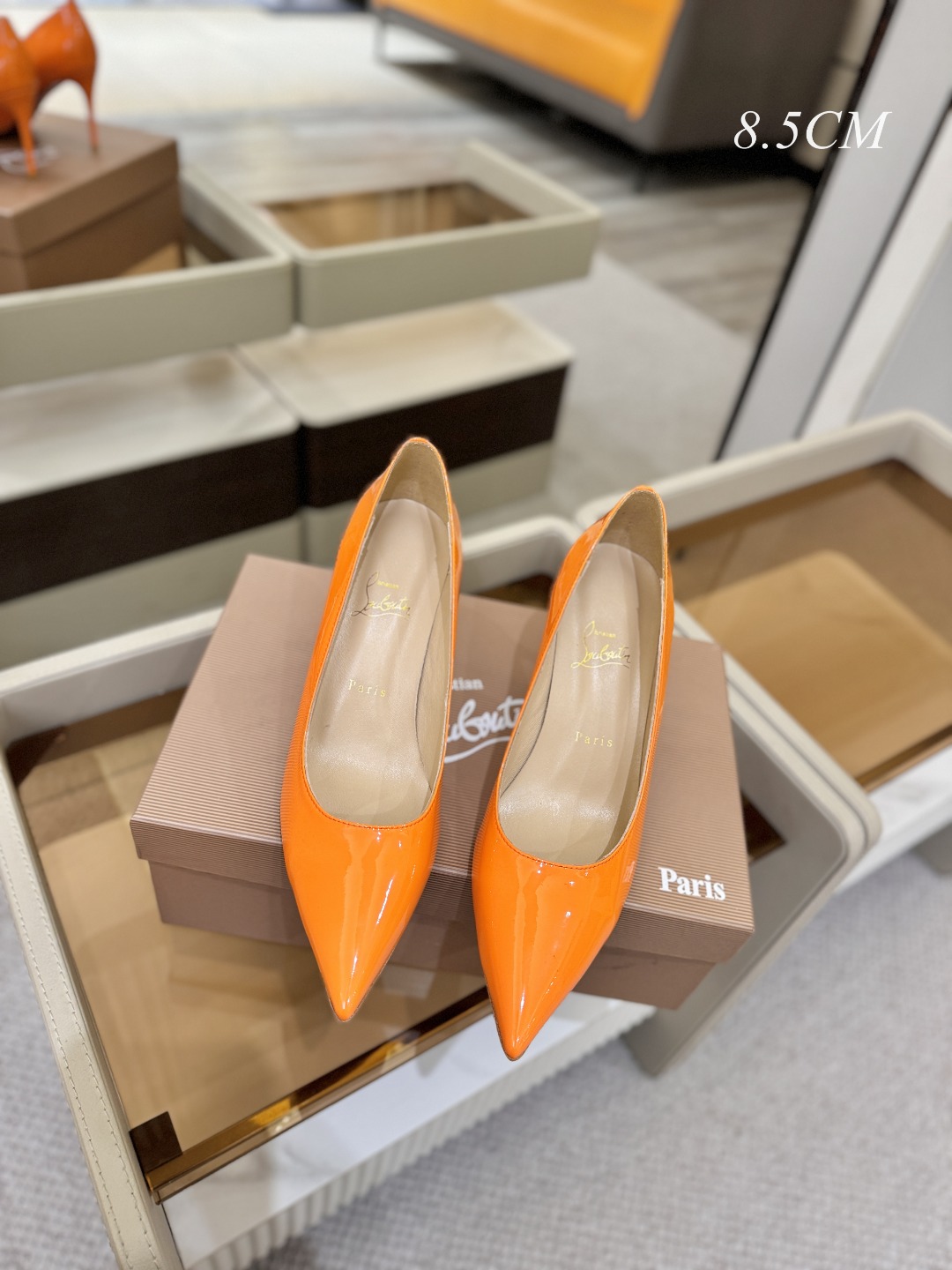 漆皮 单鞋（经典款）质感立体穿出时尚芭莎的气质优质皮里更加柔软透气，无敌瘦腿，穿上立马拉升腿的长度～涵深