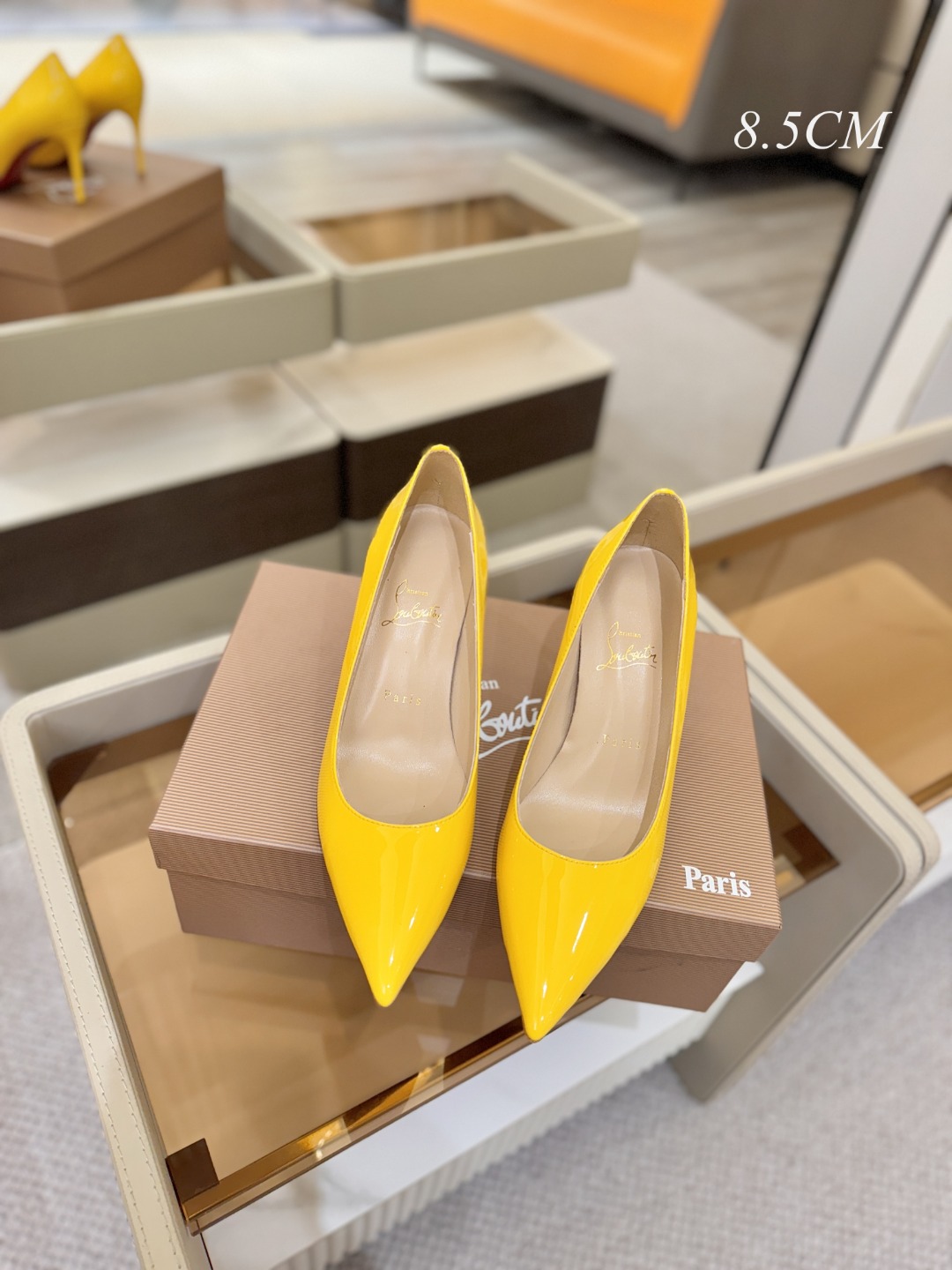 漆皮 单鞋（经典款）质感立体穿出时尚芭莎的气质优质皮里更加柔软透气，无敌瘦腿，穿上立马拉升腿的长度～涵深