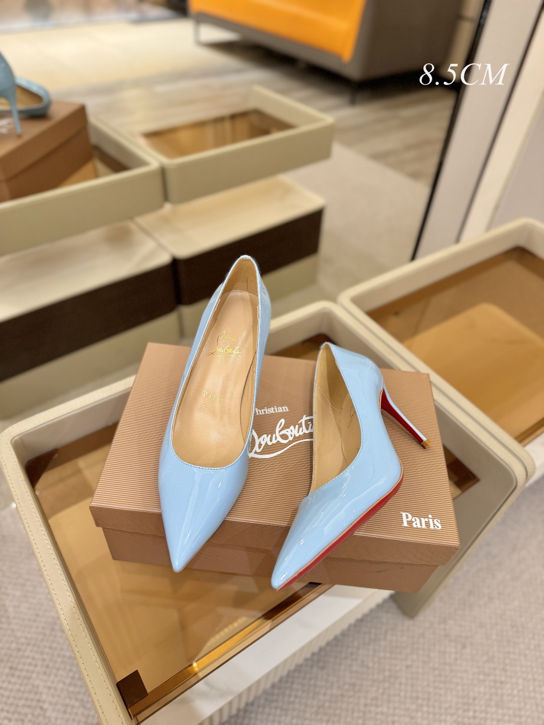 漆皮 单鞋（经典款）质感立体穿出时尚芭莎的气质优质皮里更加柔软透气，无敌瘦腿，穿上立马拉升腿的长度～涵深