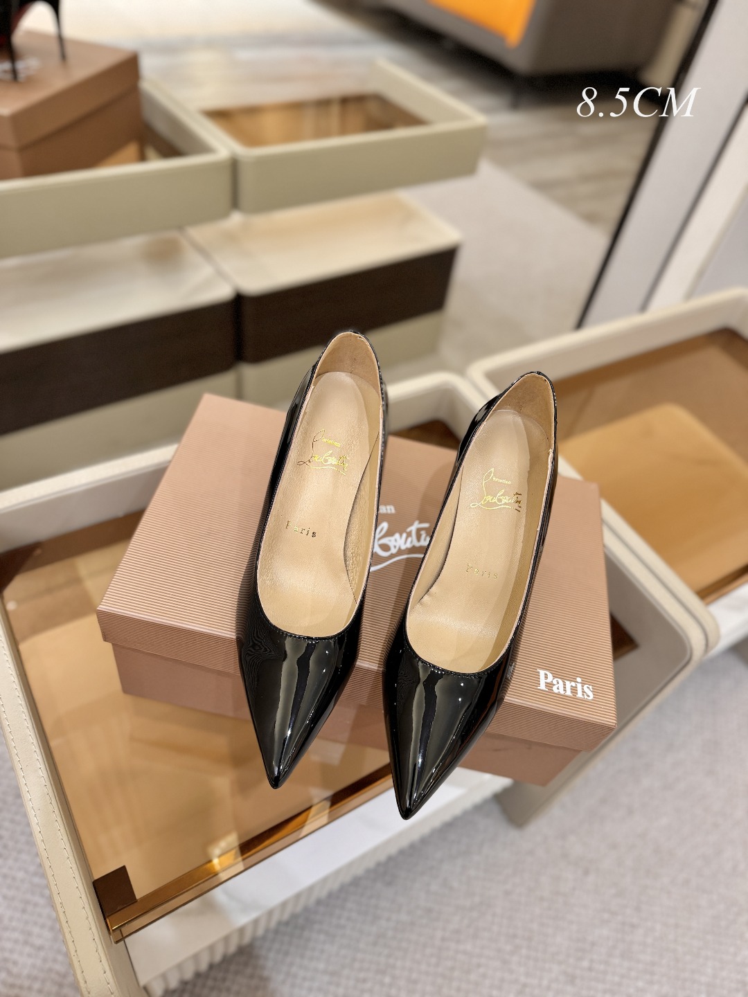 漆皮 单鞋（经典款）质感立体穿出时尚芭莎的气质优质皮里更加柔软透气，无敌瘦腿，穿上立马拉升腿的长度～涵深