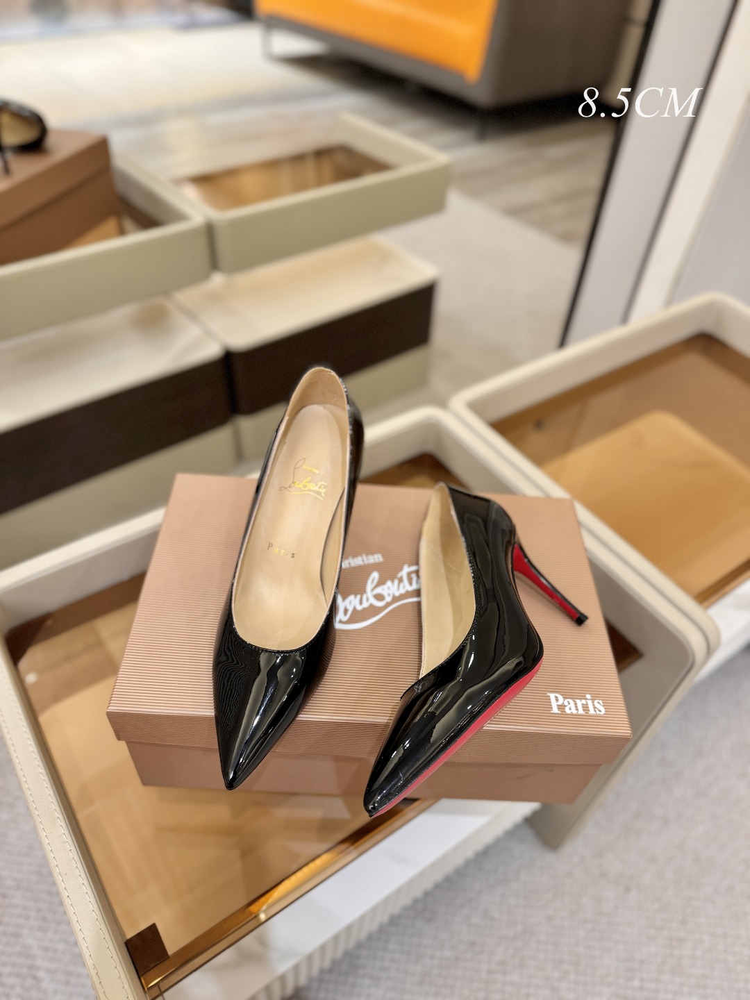 漆皮 单鞋（经典款）质感立体穿出时尚芭莎的气质优质皮里更加柔软透气，无敌瘦腿，穿上立马拉升腿的长度～涵深