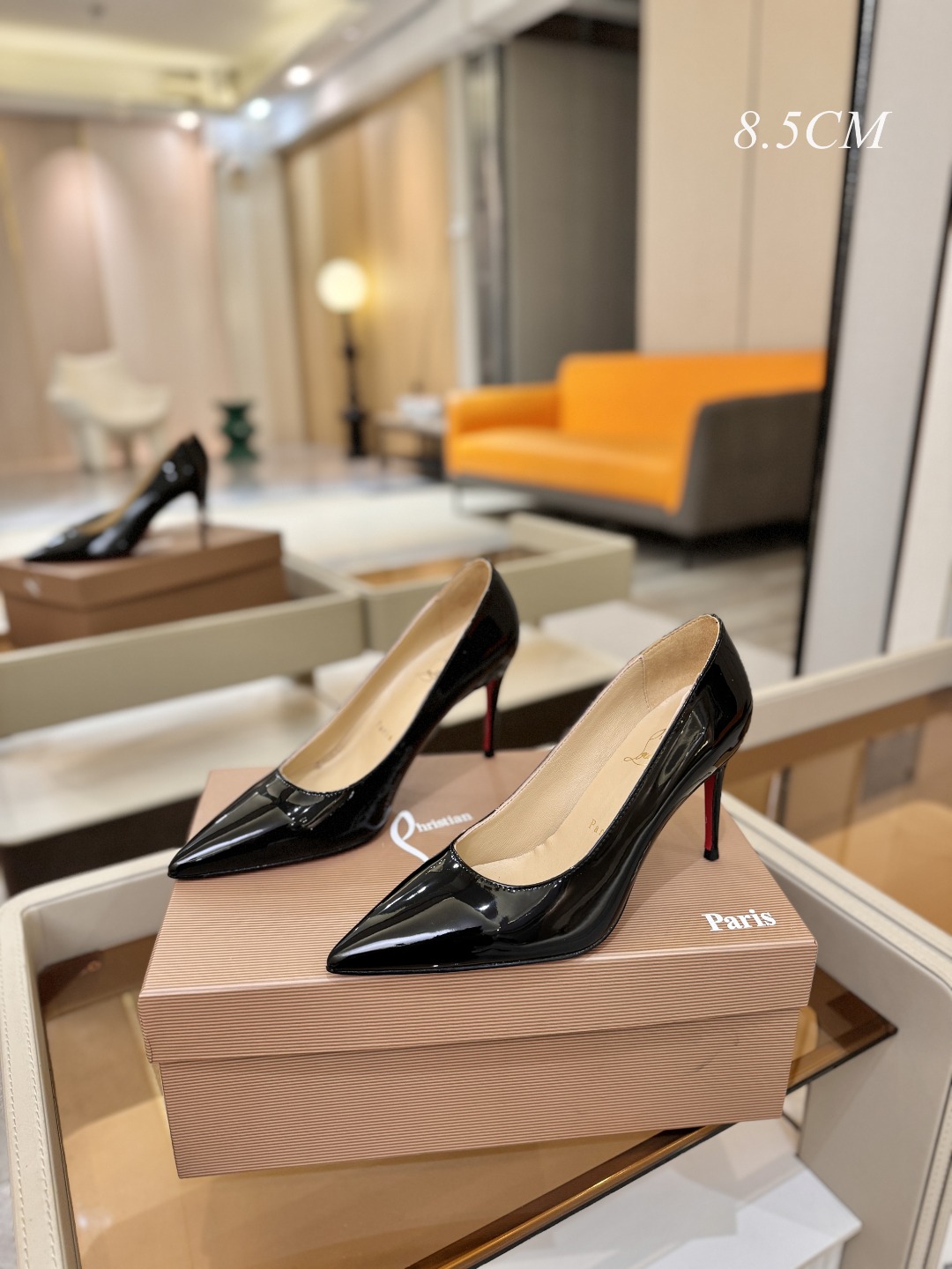 漆皮 单鞋（经典款）质感立体穿出时尚芭莎的气质优质皮里更加柔软透气，无敌瘦腿，穿上立马拉升腿的长度～涵深